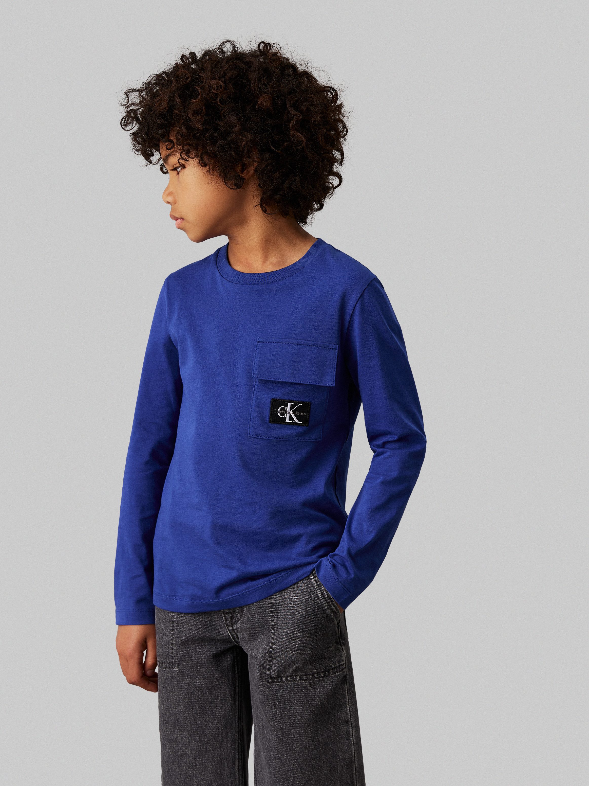 Calvin Klein Shirt met lange mouwen Badge Reg. Ls T-Shirt voor kinderen tot 16 jaar en met logo-patch