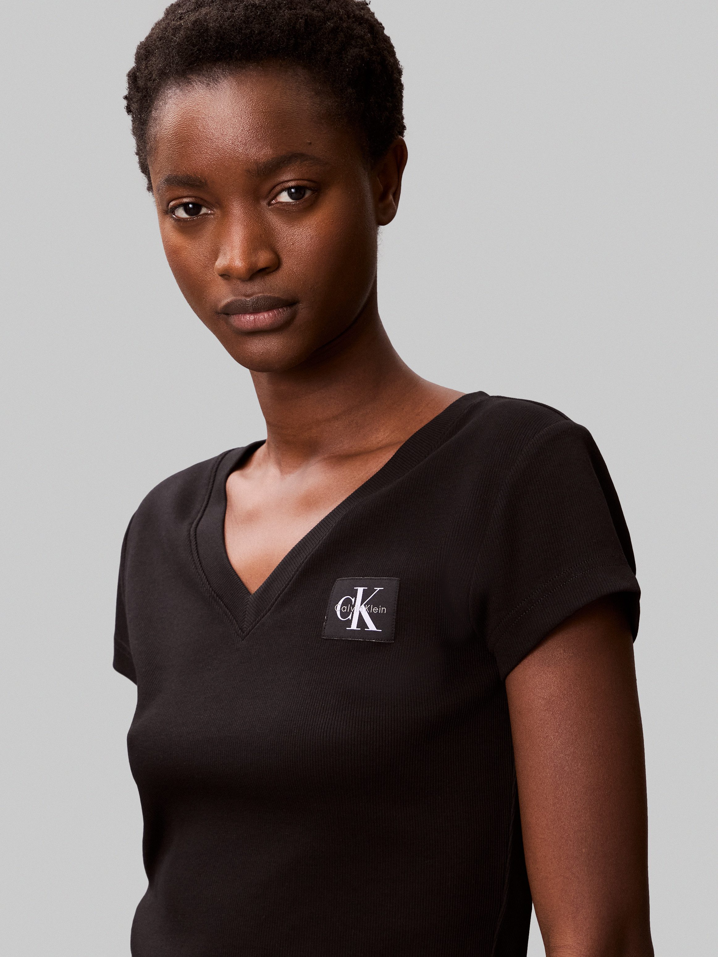 Calvin Klein T-shirt A- SS WOVEN LABEL RIB VNECK TEE