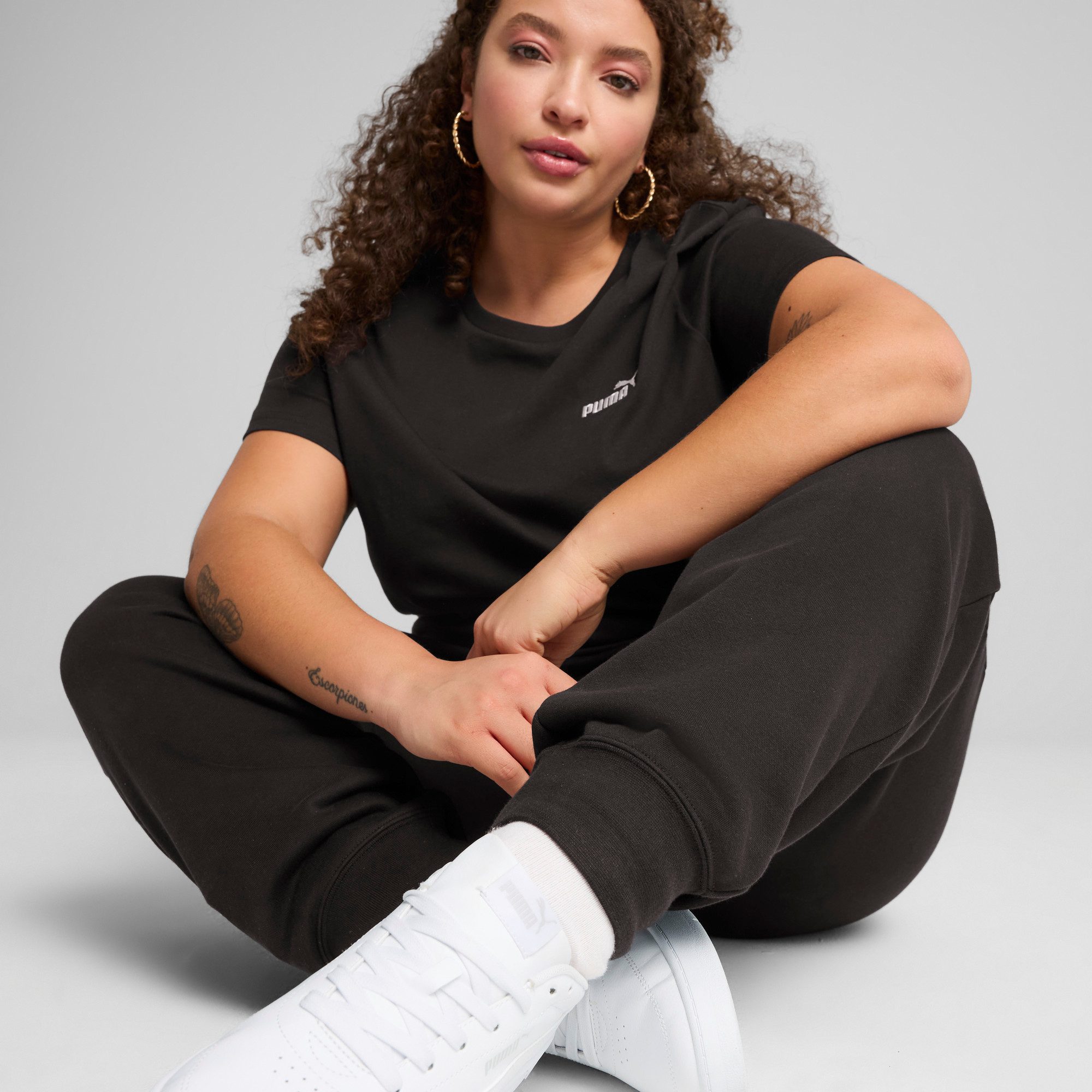 PUMA Trainingsbroek ESS SMALL NO. 1 LOGO COMFORT HIGH-WAIST SWEATPANTS FL CL