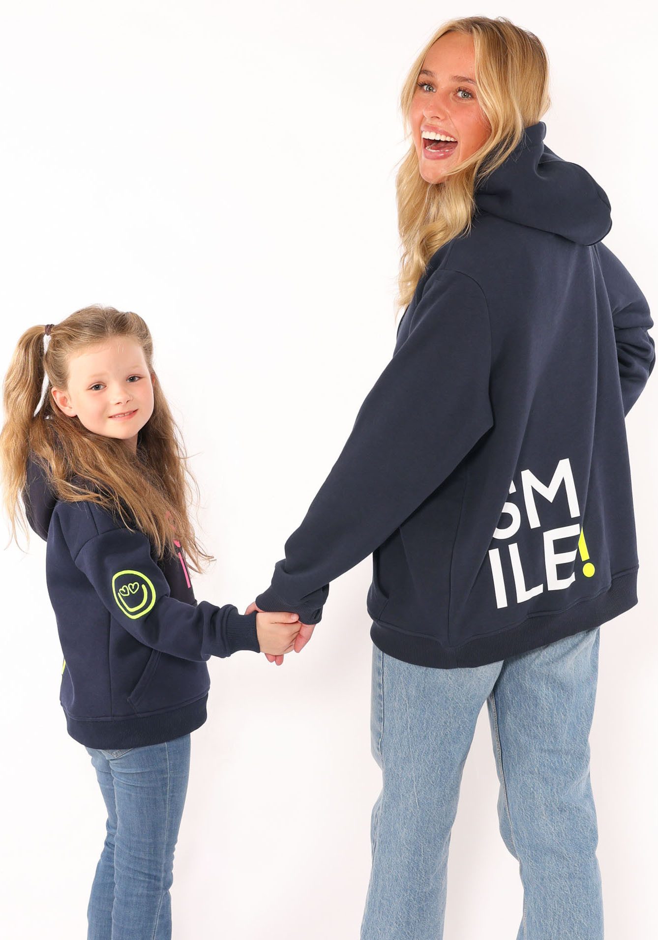 Zwillingsherz Hoodie Alissa-Kids met "smile"-opdruk in neonkleur en geborduurde smiley