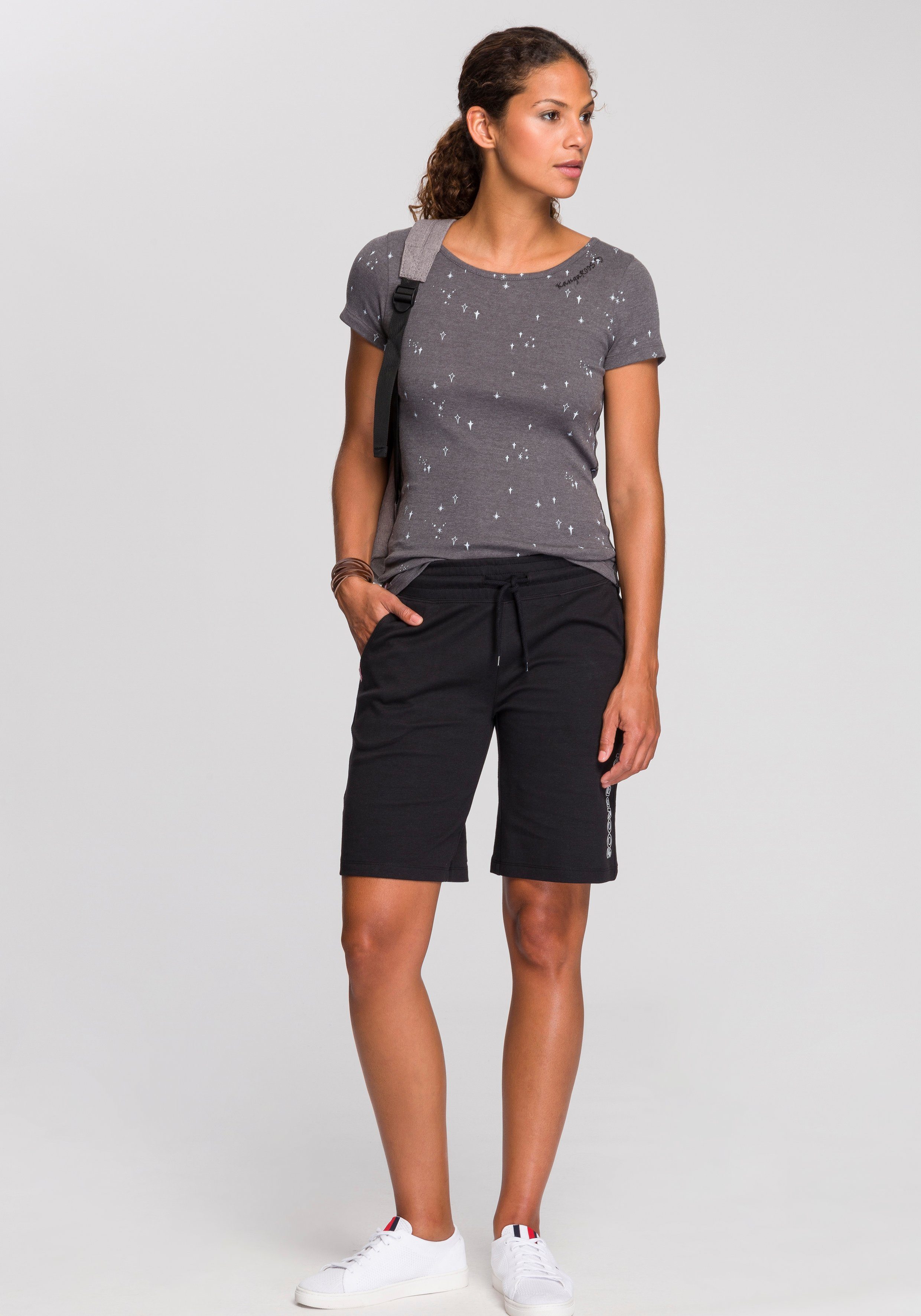 KangaROOS T-shirt Korte mouwen, zeer figuurvolgend, met contraststiksels