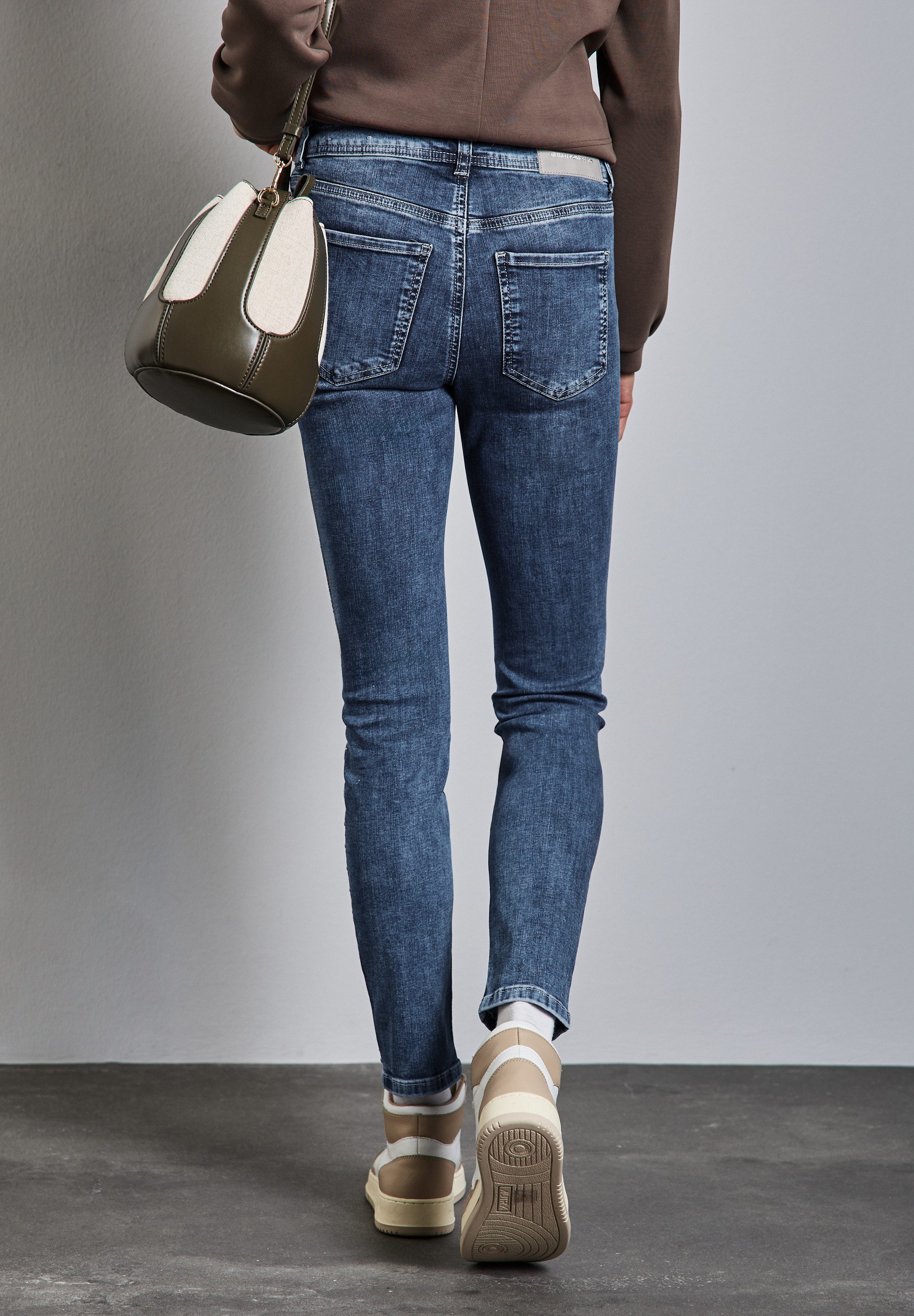 STREET ONE Slim fit jeans Style York met studs en stretch