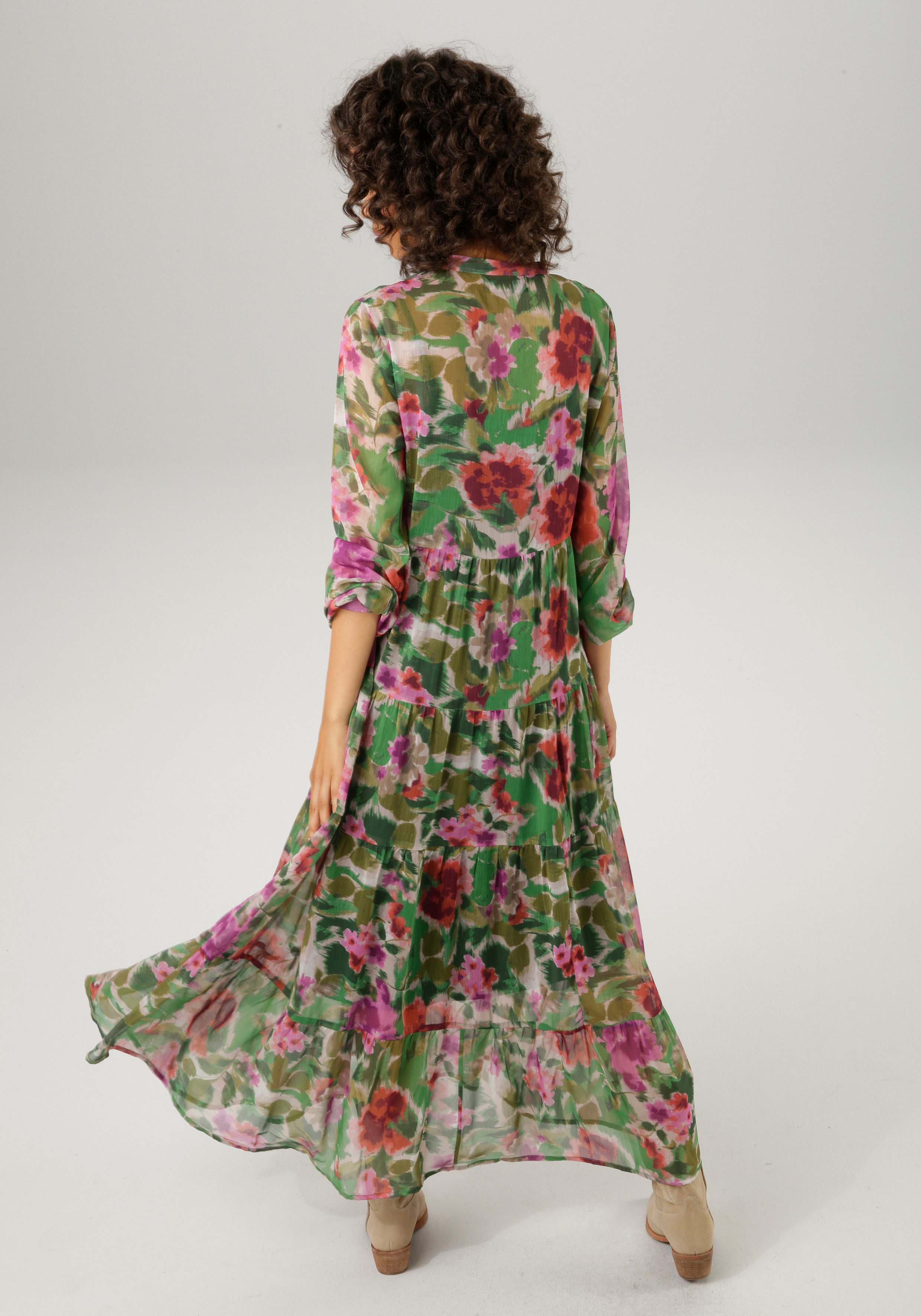 Aniston CASUAL Maxi-jurk met kleurharmonieuze bloemenprint in batik-look (Met jersey onderjurk)