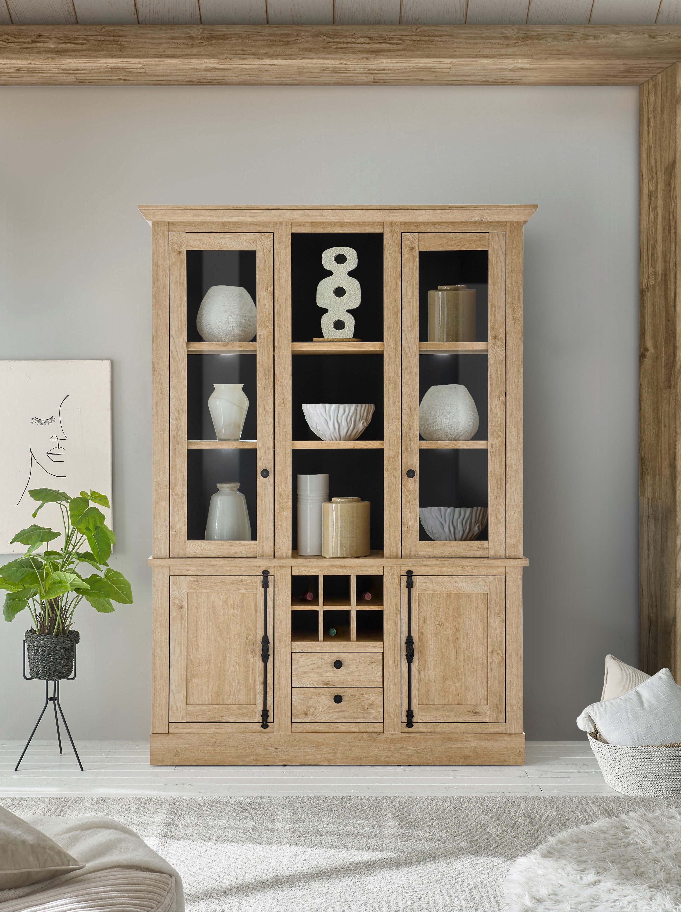 Home affaire Vitrinekast Cornwall, hoge kast in landelijke stijl, glasvitrine, eiken decor Metalen handgrepen, 147 cm breed, veel opbergruimte, in twee maten beschikbaar (1 stuk)
