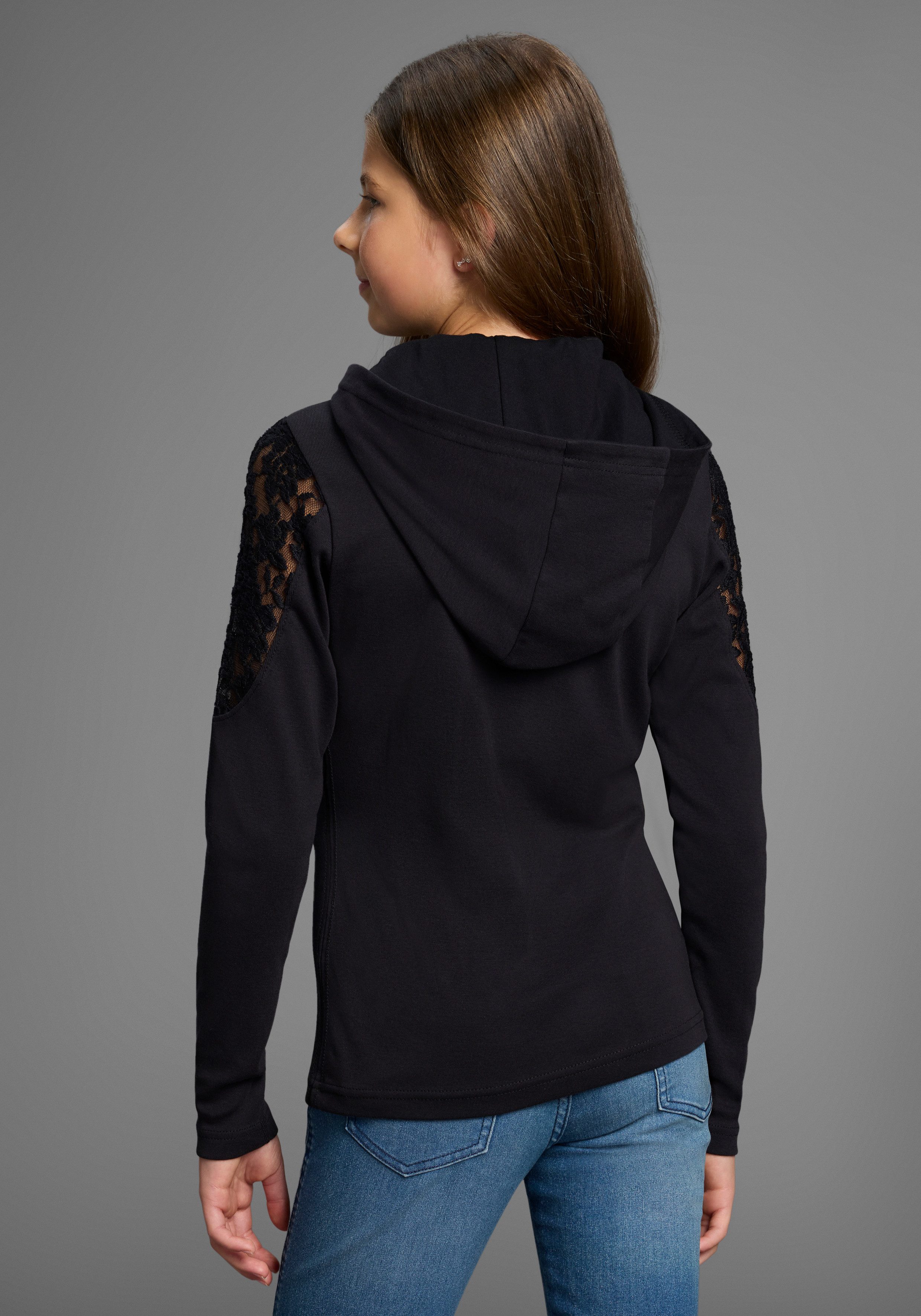 KIDSWORLD Capuchonshirt Shirt met kantinzet voor meisjes Trendy shirt met kanten inzetstuk