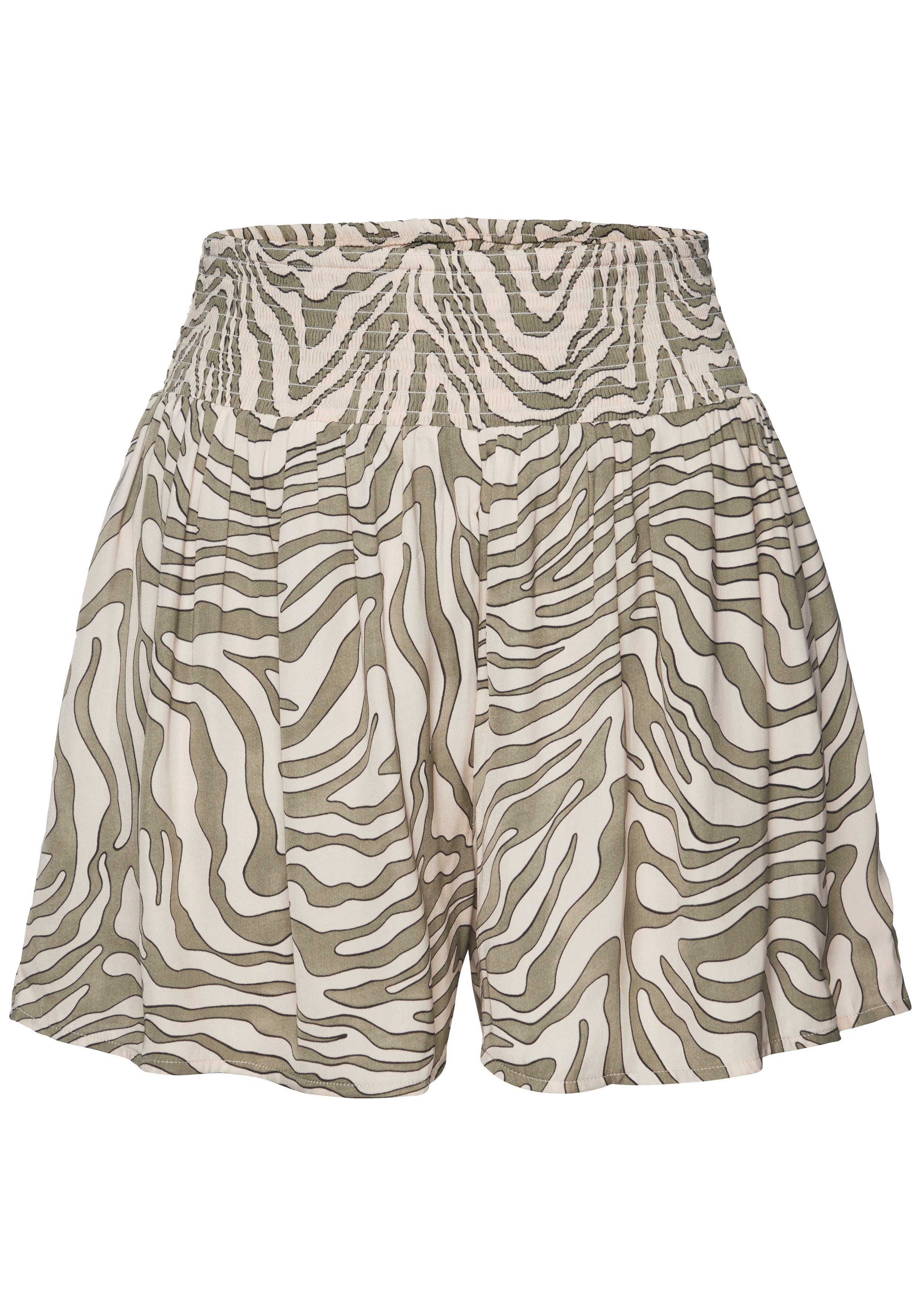 Lascana Geweven short met animalprint van zachte satijnkwaliteit, elegante korte broek