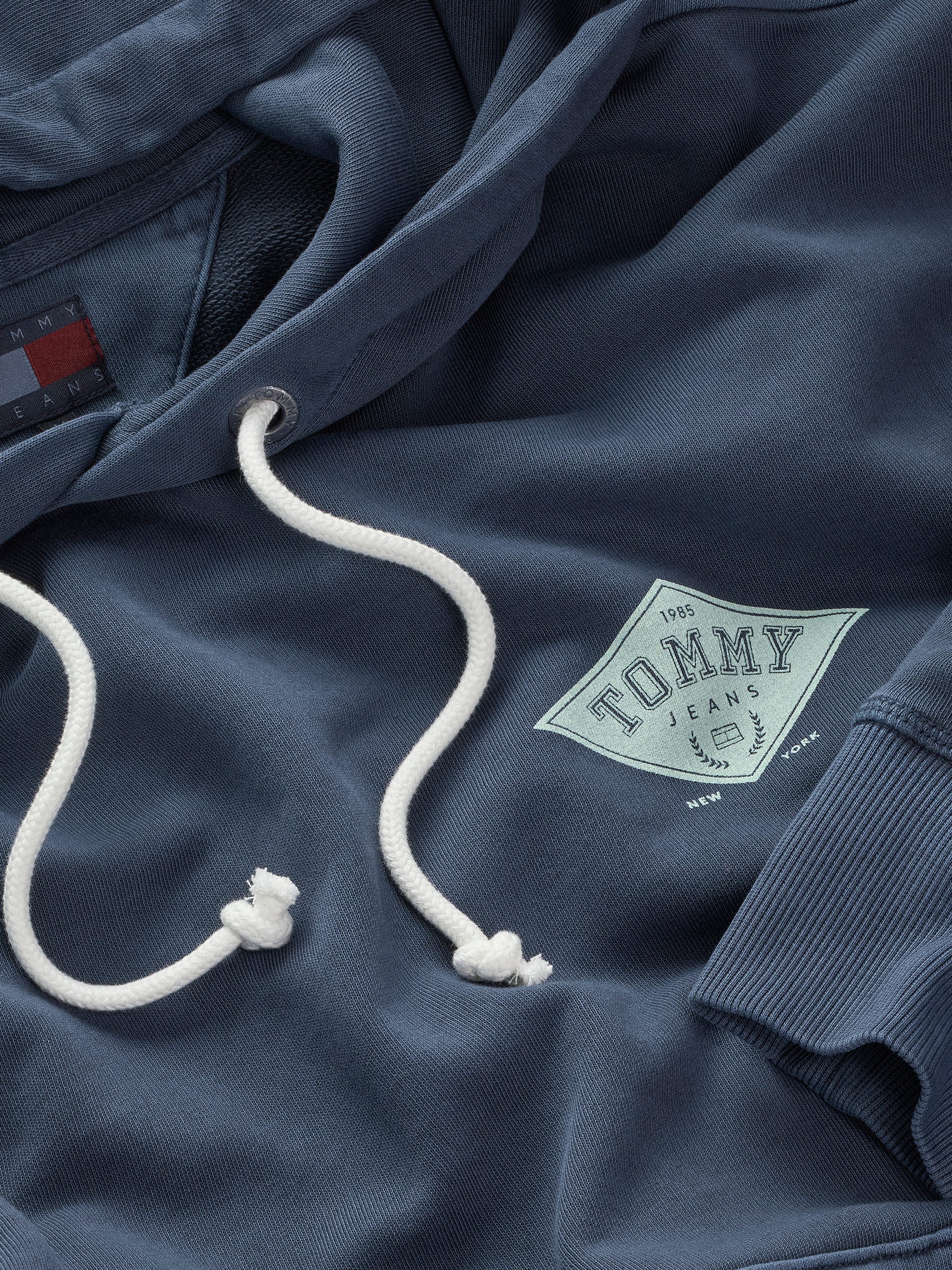 TOMMY JEANS Hoodie TJM RLX VARSITY GRAPHICS HOODIE