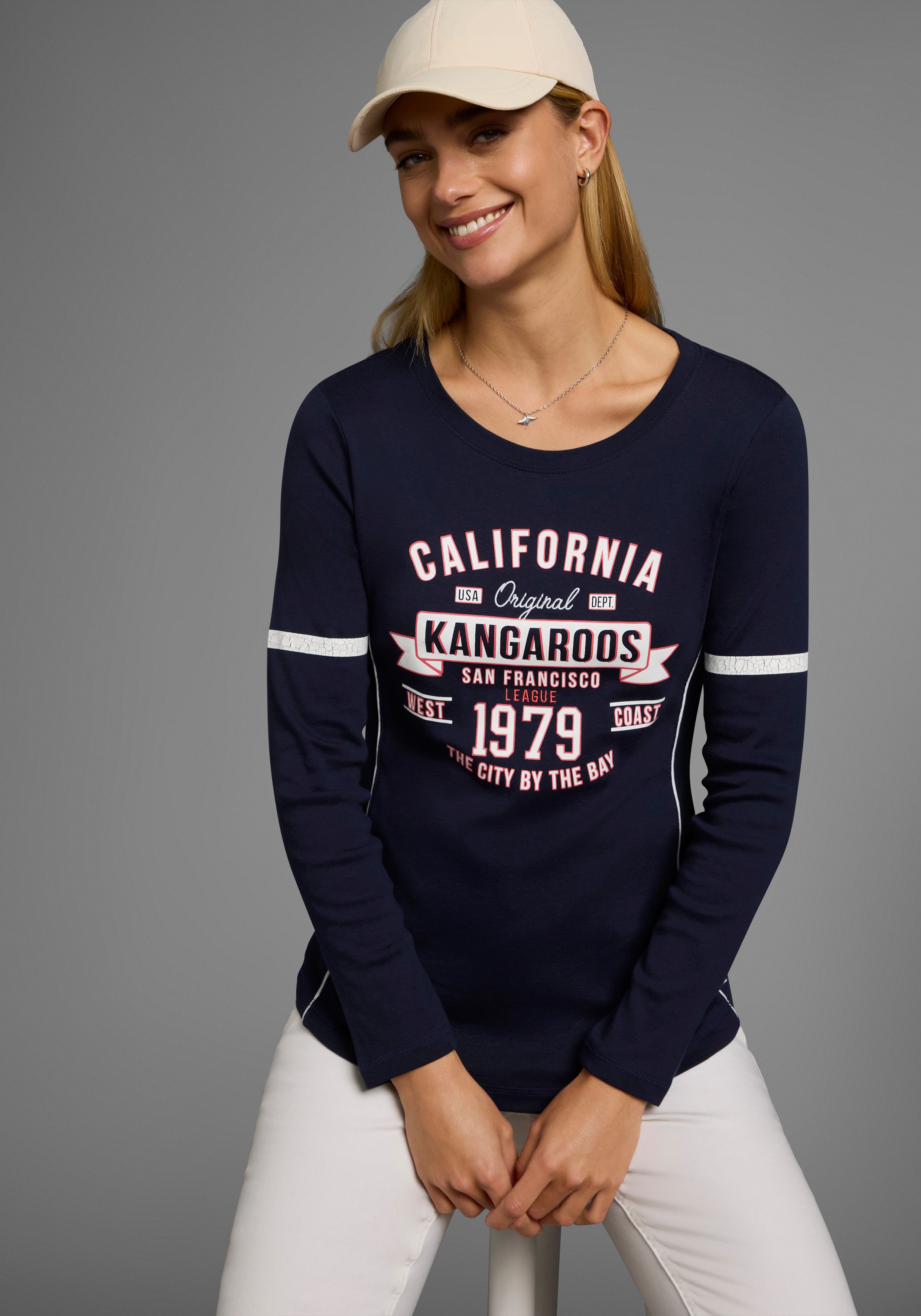 KangaROOS Shirt met lange mouwen Lange mouwen, zeer figuurvolgend, bedrukt en met borduring