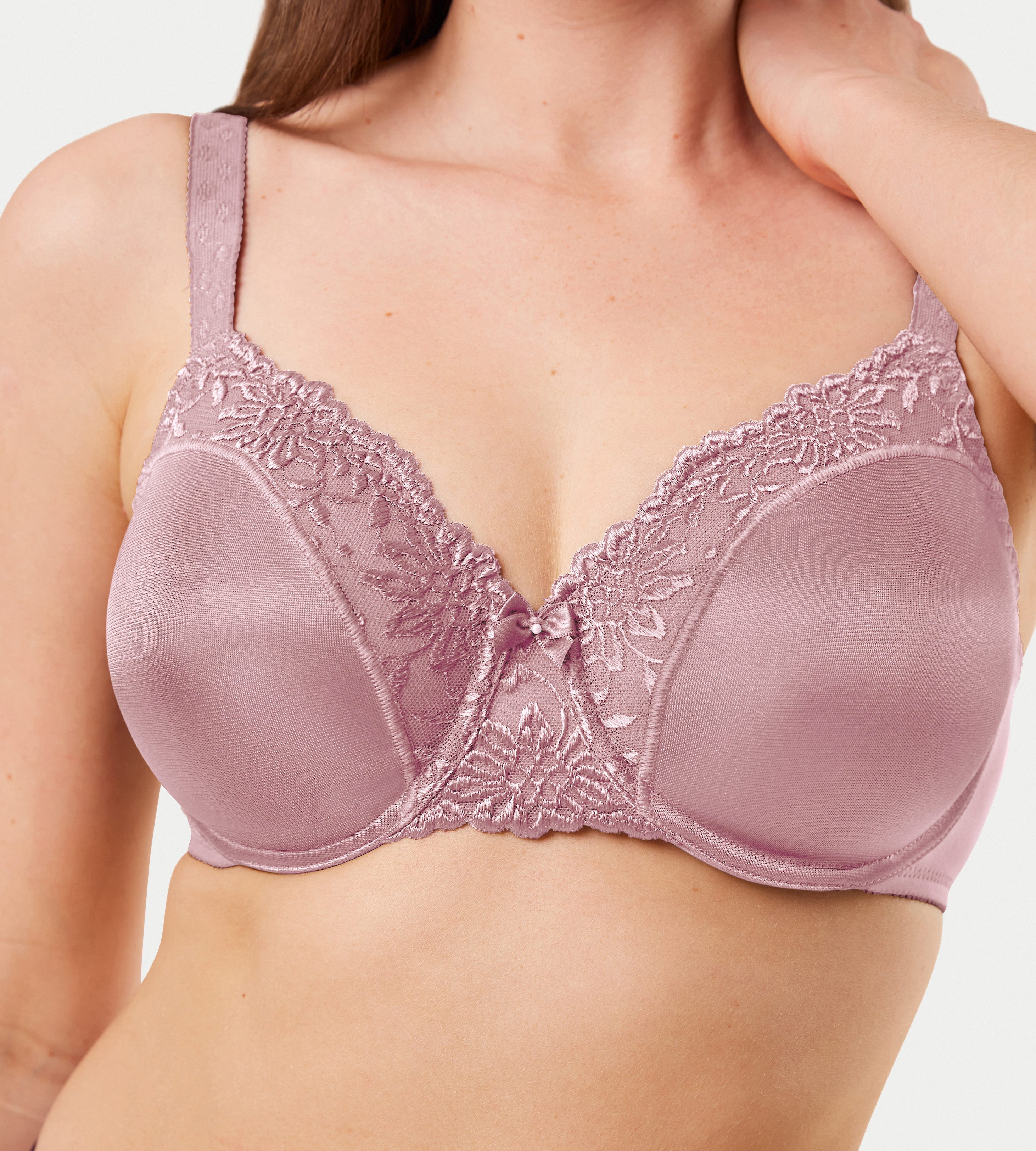 Triumph Minimizer-bh Ladyform Soft W Cup C-F beugelbeha met kanten details