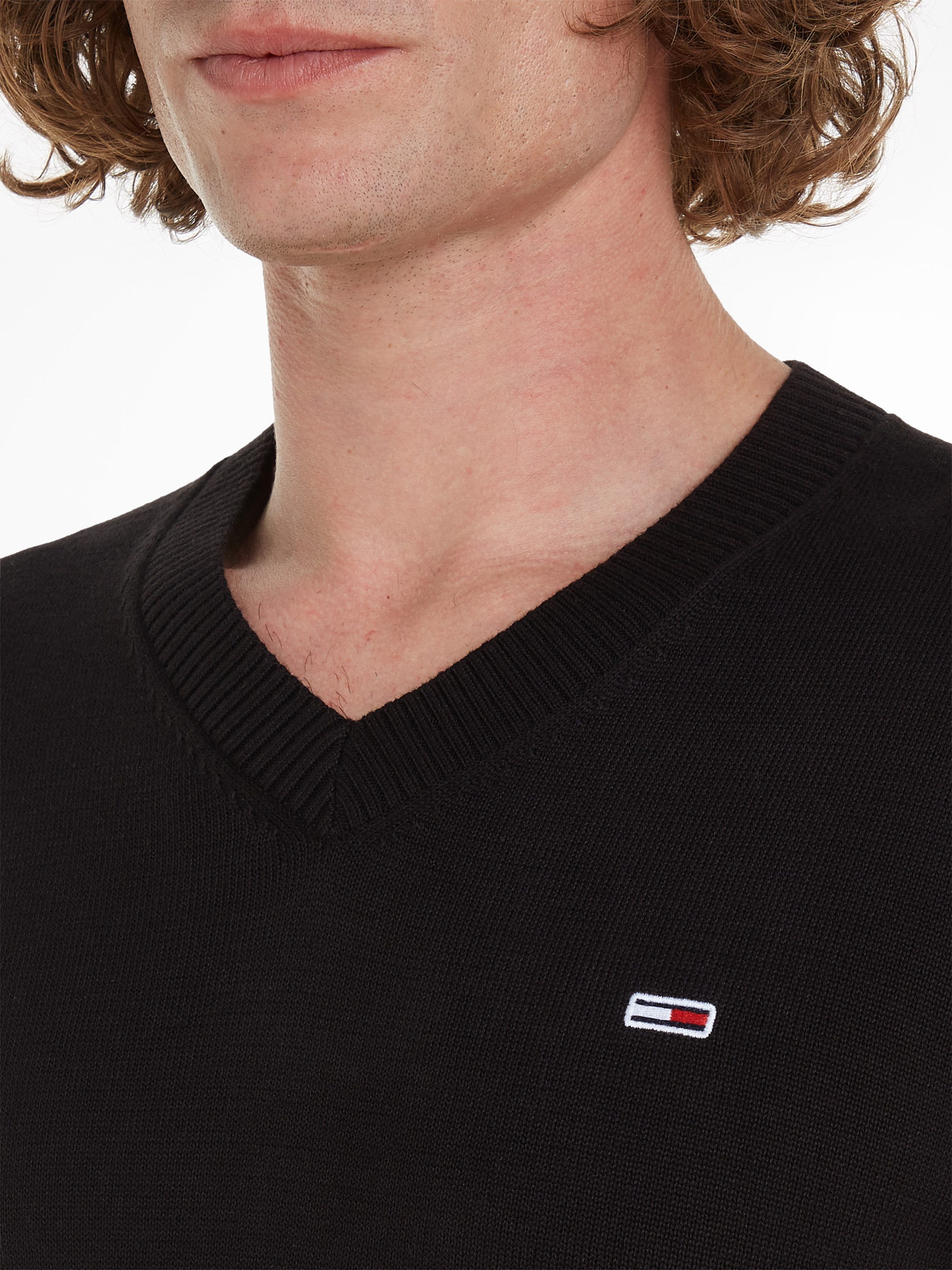 TOMMY JEANS Sweatshirt TJM SLIM V NECK ESSNTL SWEATER