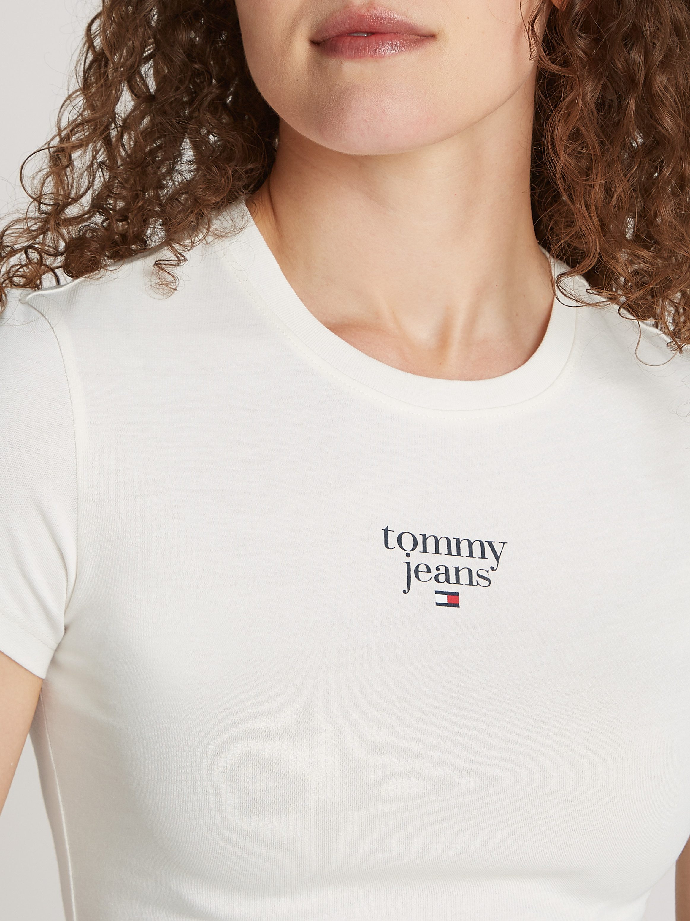 Tommy Jeans Curve T-shirt TJW SLIM ESSENTIAL LOGO1 TEE EXT in grote maten met logo-opschrift