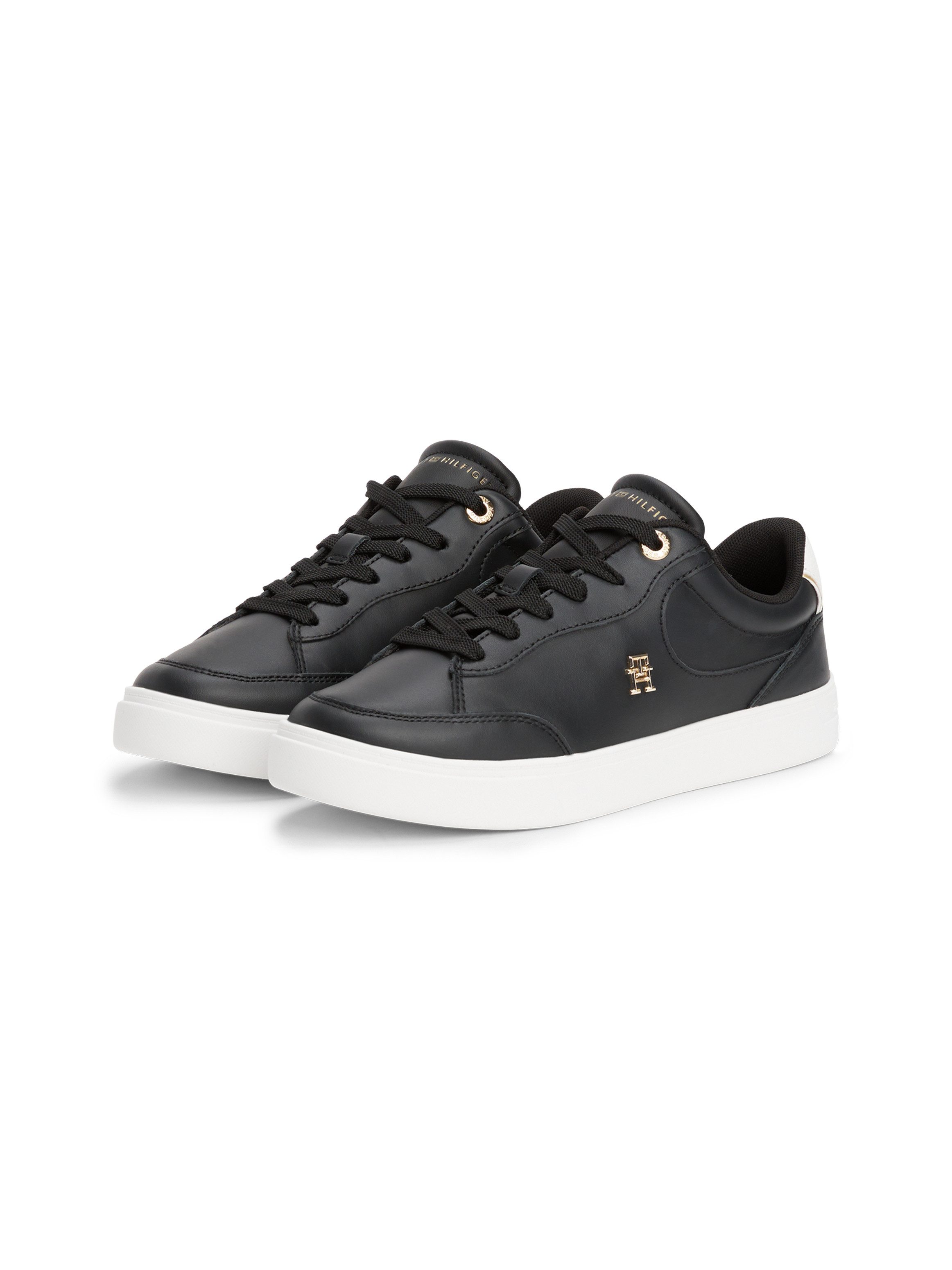 Tommy Hilfiger Plateausneakers ESSENTIAL CHIC COURT SNEAKER vrijetijdsschoen, veterschoen, lage schoen met th-sieraad