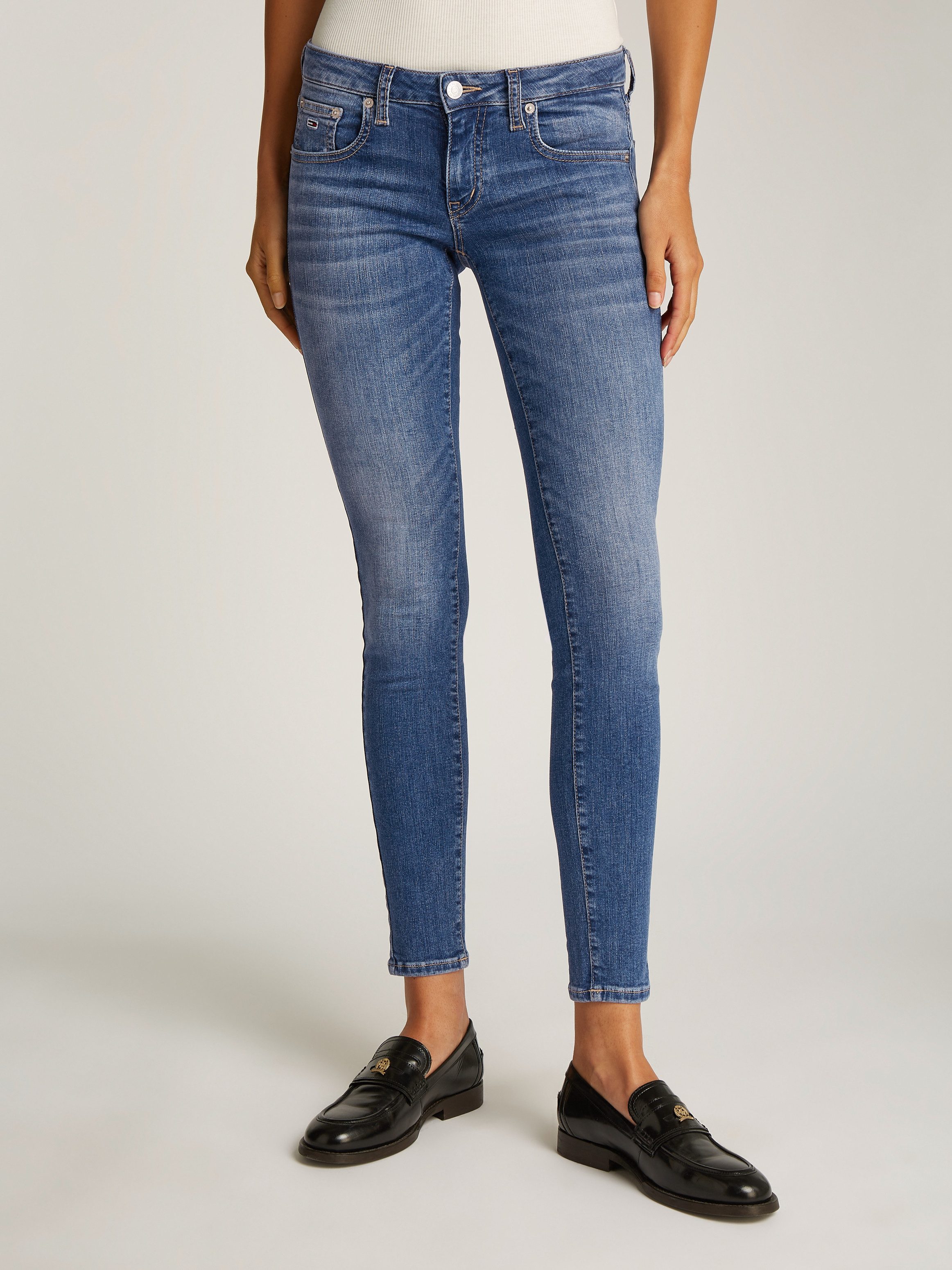 TOMMY JEANS Skinny fit jeans Sophie Low Waist Skinny met logo-badge, in enkel-lengte dames skinny jeans maat 34 blauw