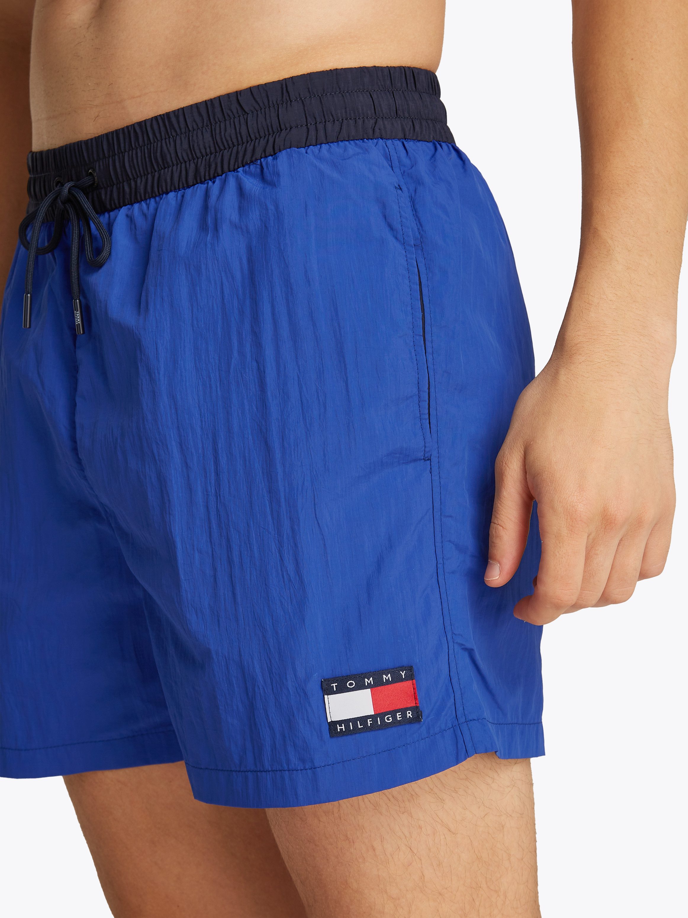 Tommy Hilfiger Swimwear Zwemshort MEDIUM DRAWSTRING met logo-patch, met contrasterende band