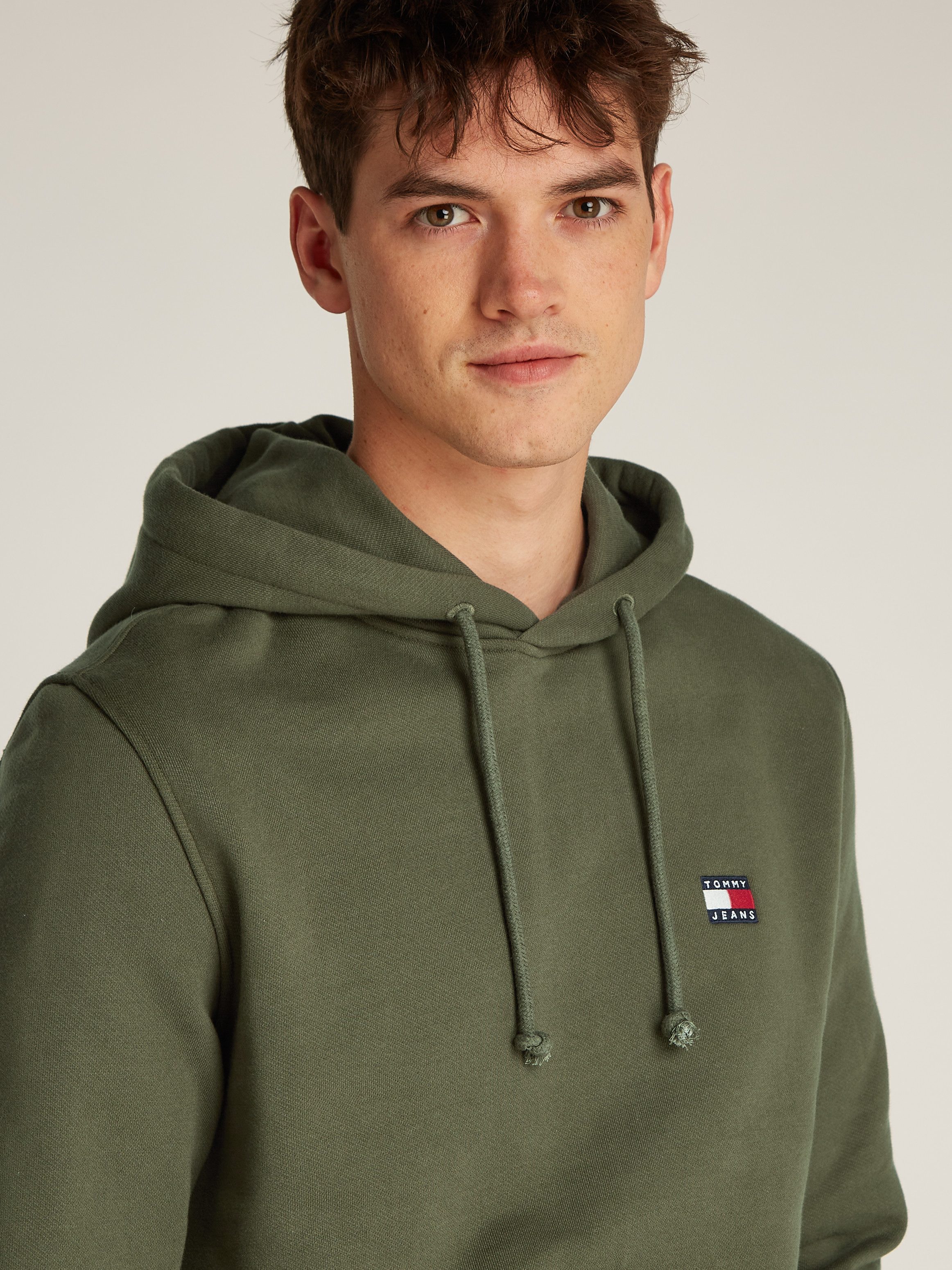 TOMMY JEANS Hoodie TJM REG BADGE HOODIE EXT