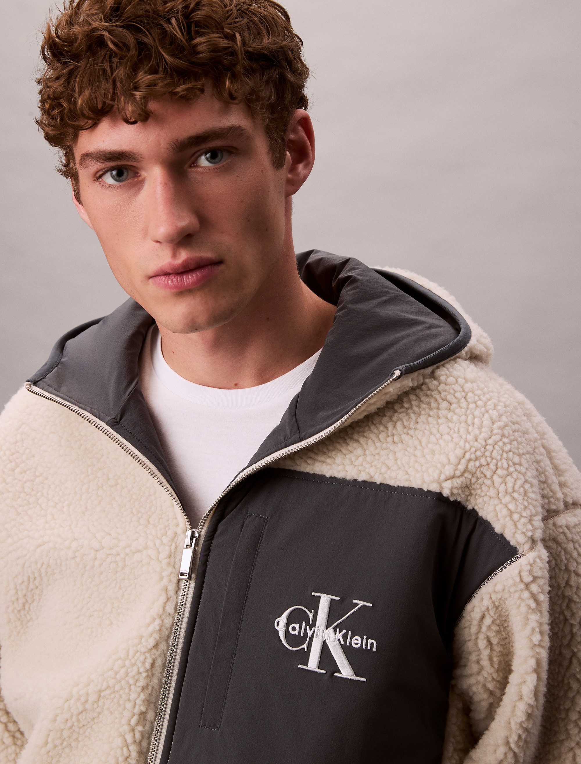 Calvin Klein Pluchen jack SHERPA FUNNEL NECK FULL ZIP HOOD