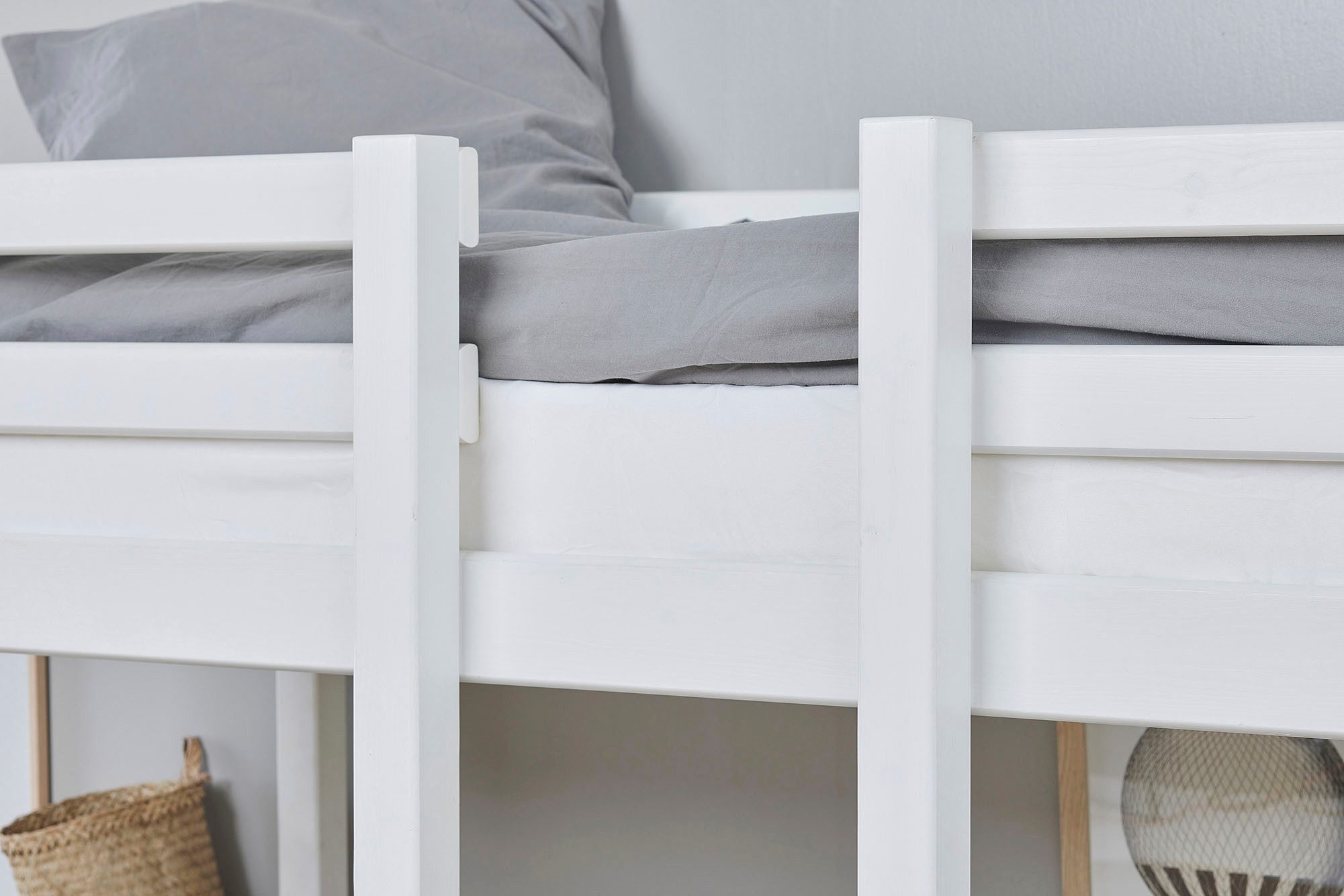 Hoppekids Hoogslaper Kinderbett ECO Dream, Einzelbett, Juniorbett 90x200 met zitgroep, matrassen (boven en onder) in roze, massief dennenhout/mdf