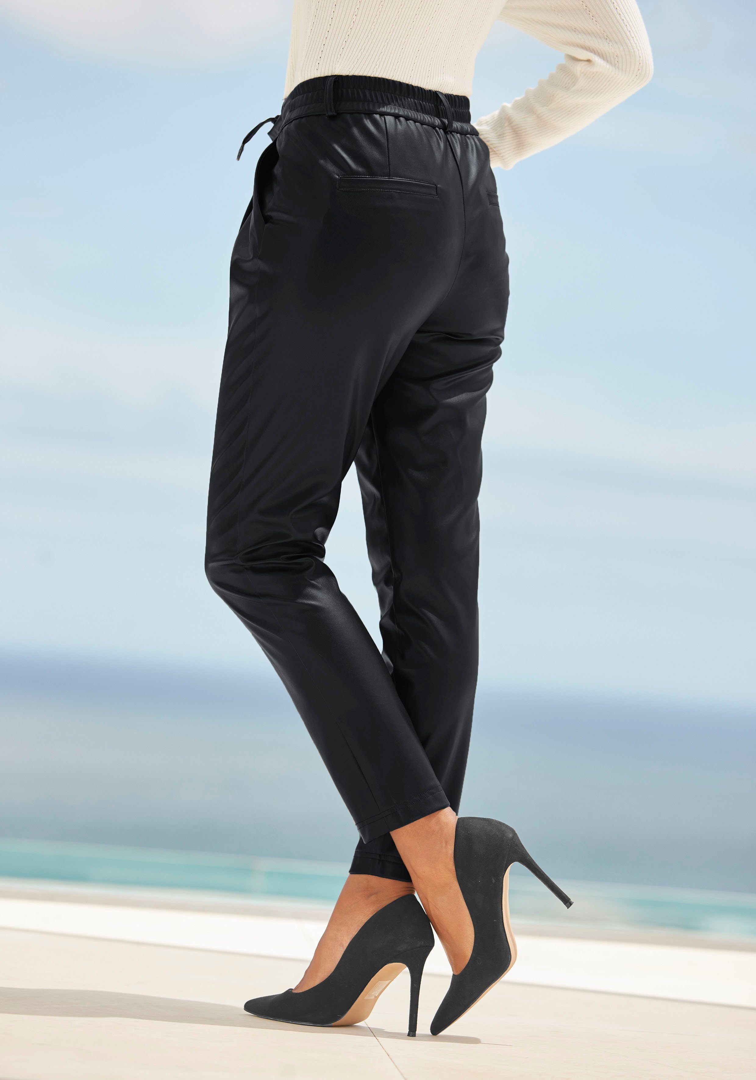 Lascana Comfortbroek van imitatieleer, comfortabele stofbroek, elegant-chic
