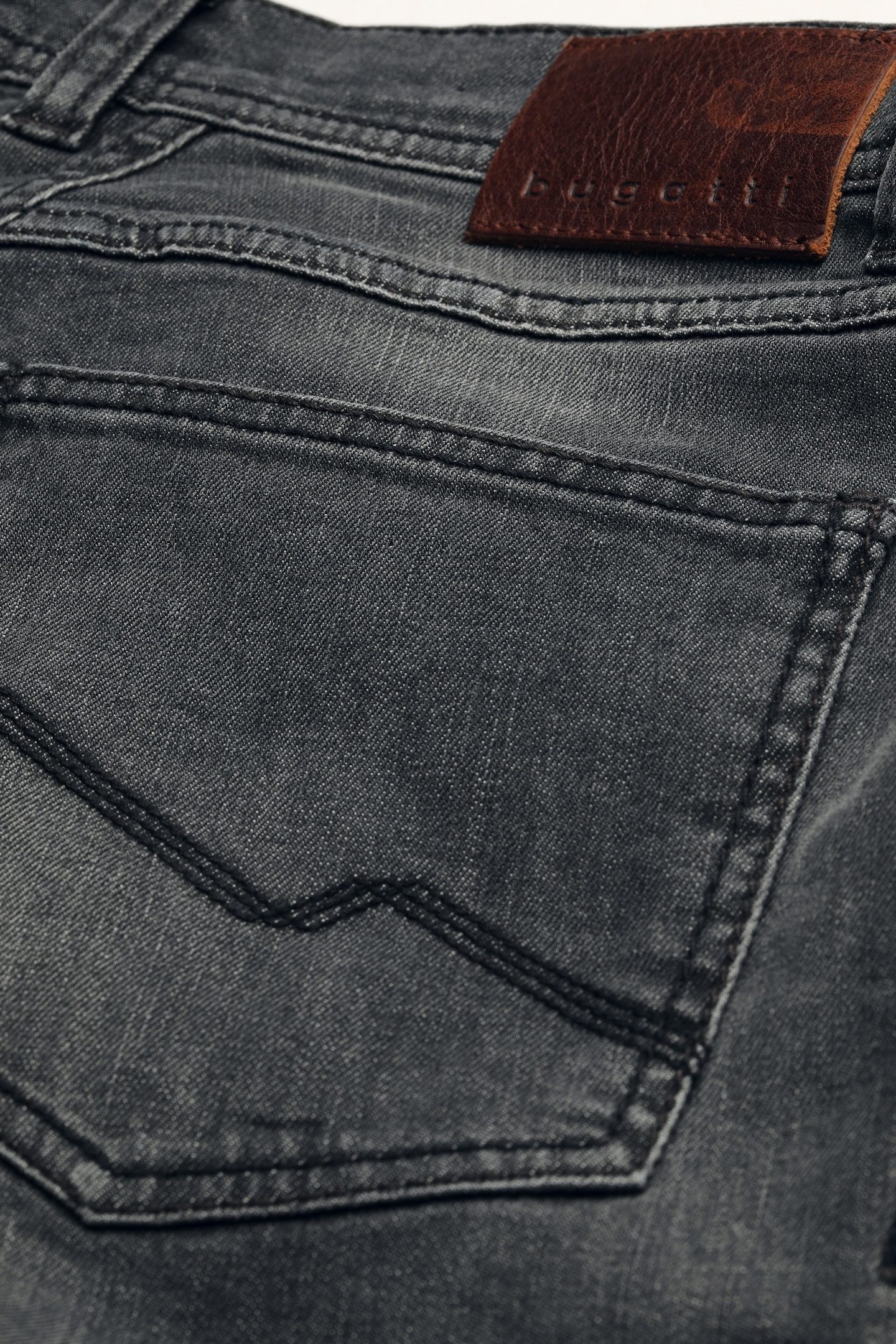 Bugatti 5-pocket jeans met een lichte used-look