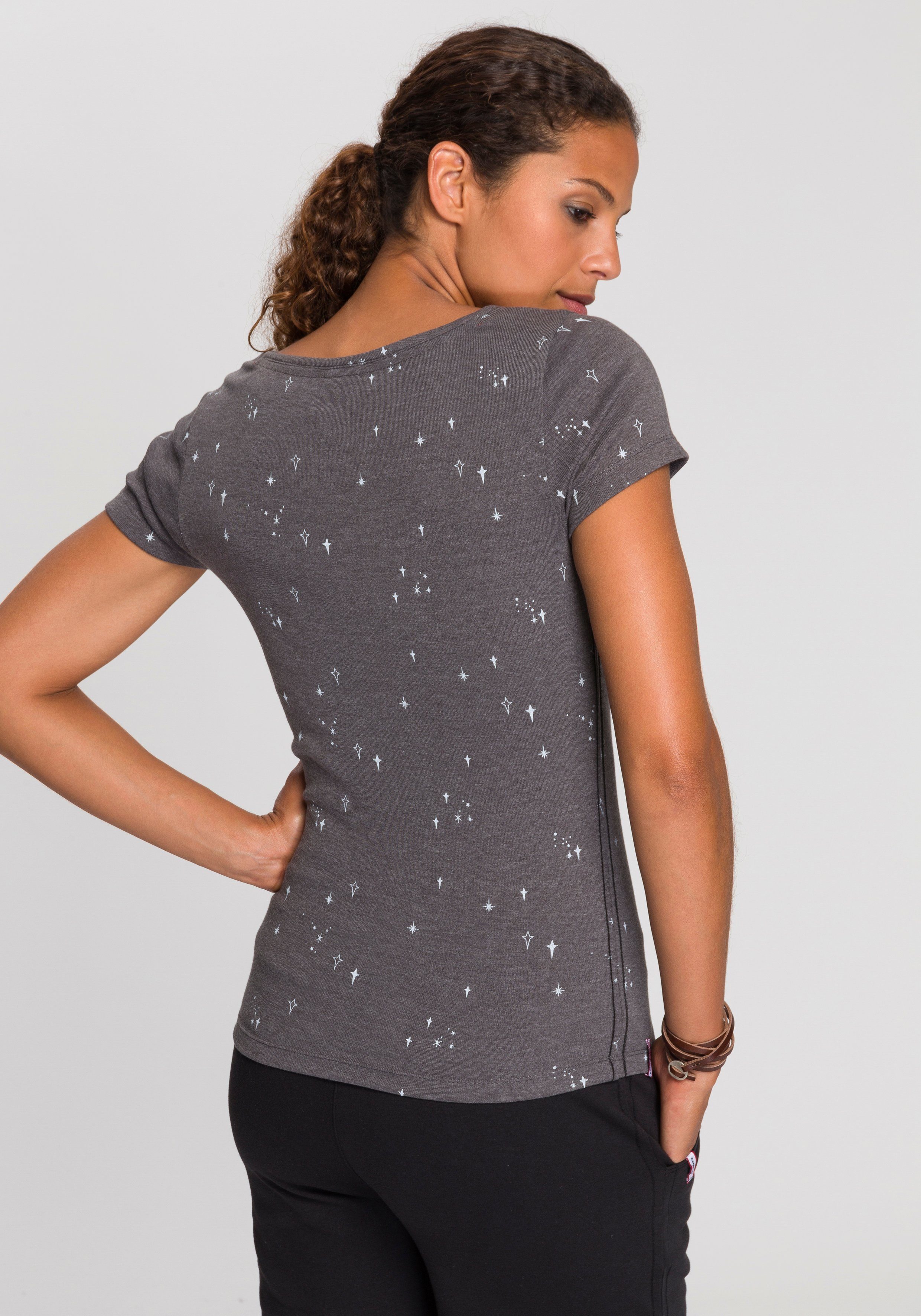 KangaROOS T-shirt Korte mouwen, zeer figuurvolgend, met contraststiksels