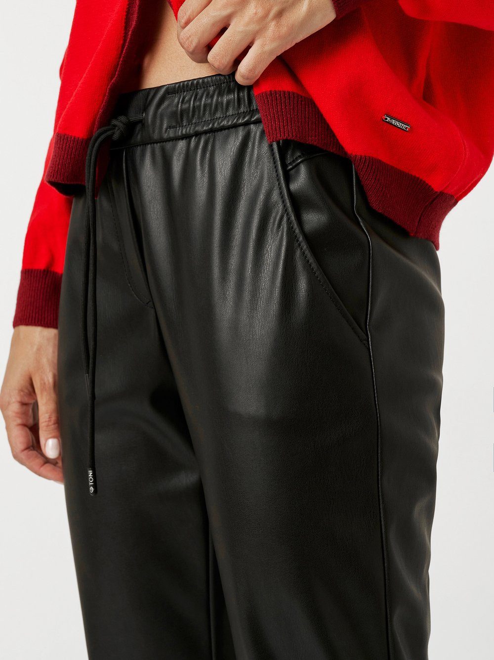 TONI Comfortbroek Sue Modern Chic Zomerbroek met kunstleer-look