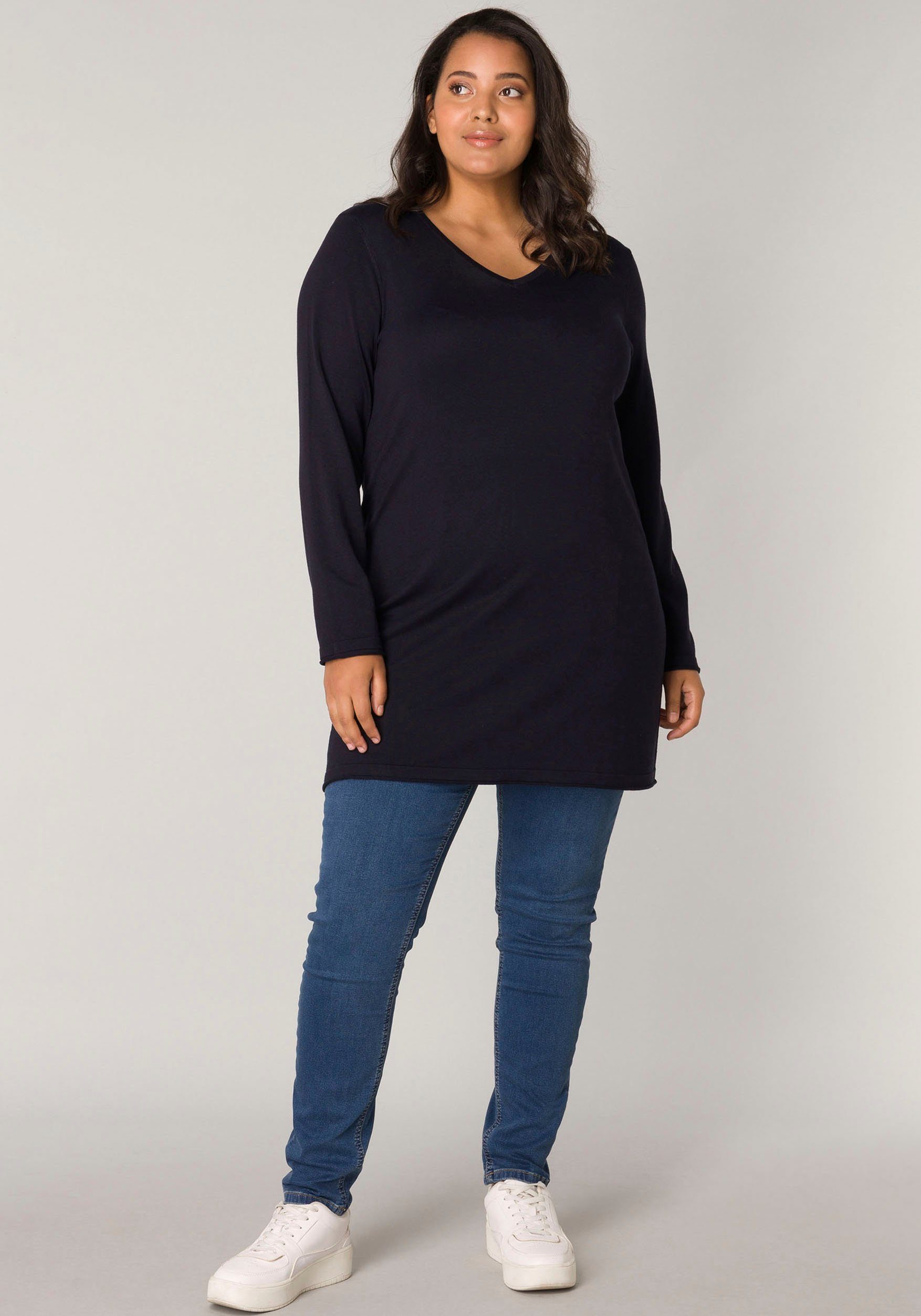 Base Level Curvy Trui met V-hals BAS-ANINE-LONG Fijntricotkwaliteit