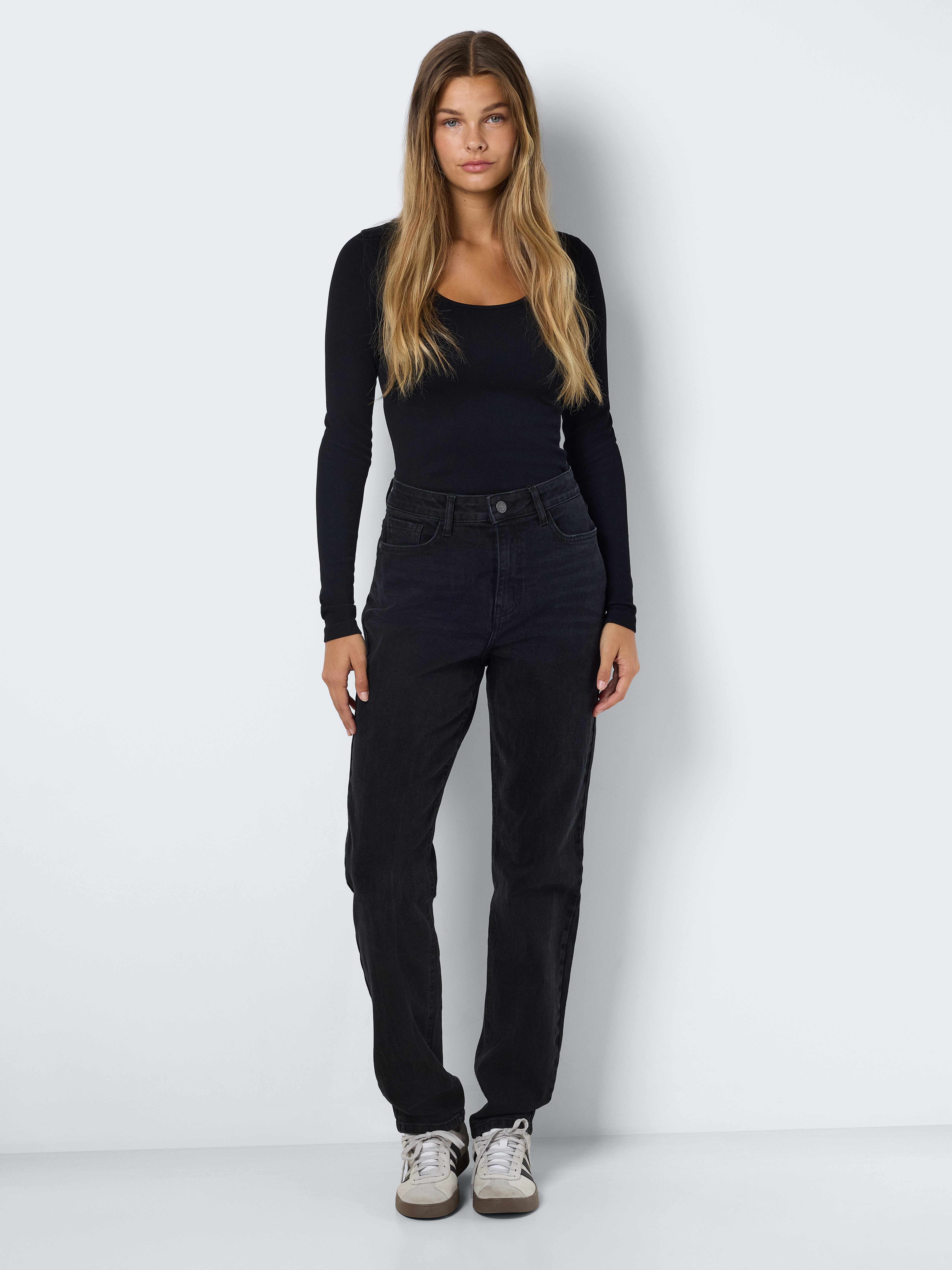 Noisy may High-waist jeans NMDAISY HW MOM FIT JEAN BLACK FWD NOOS