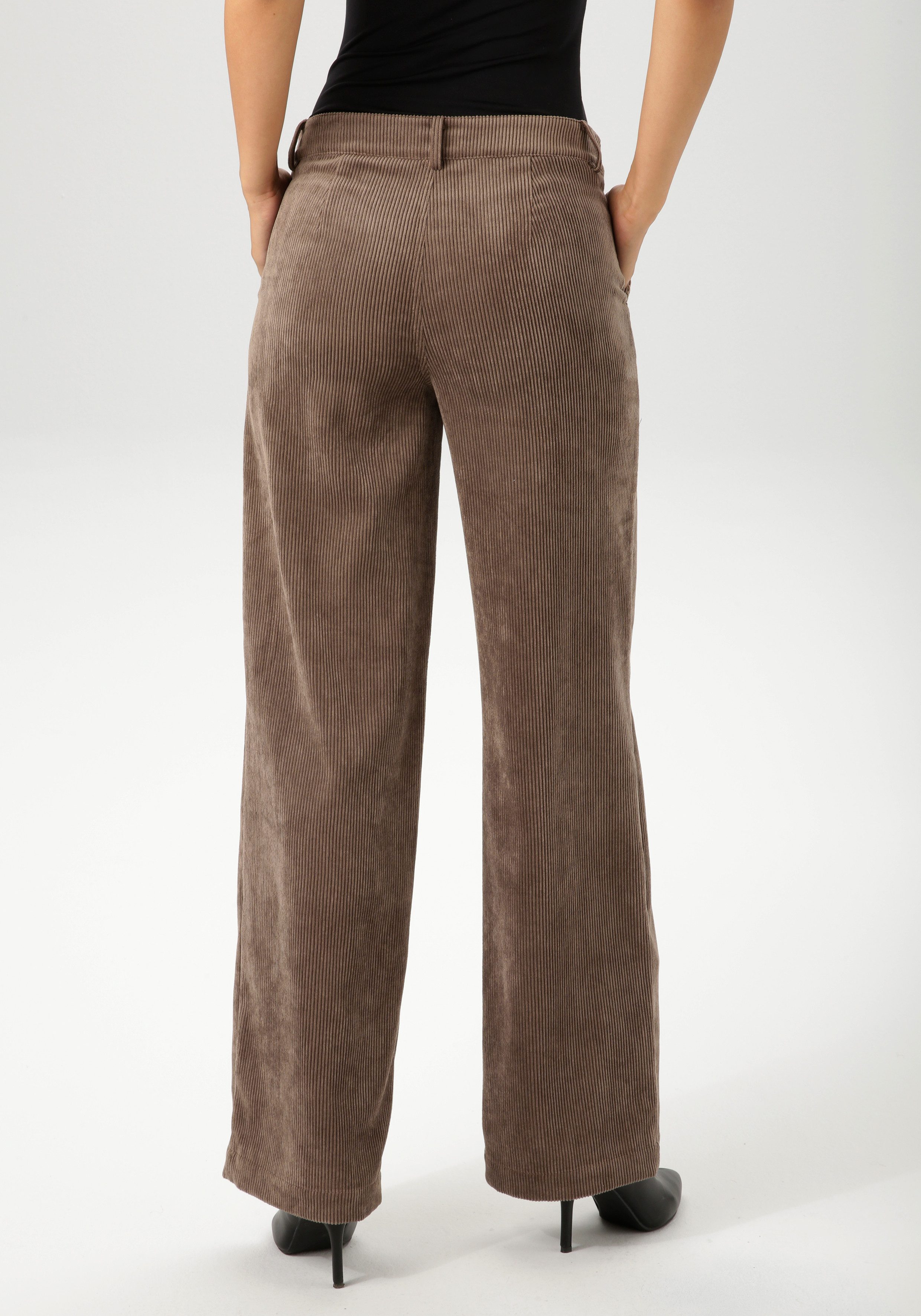 Aniston CASUAL Cordbroek met trendy, wijd been - nieuwe collectie