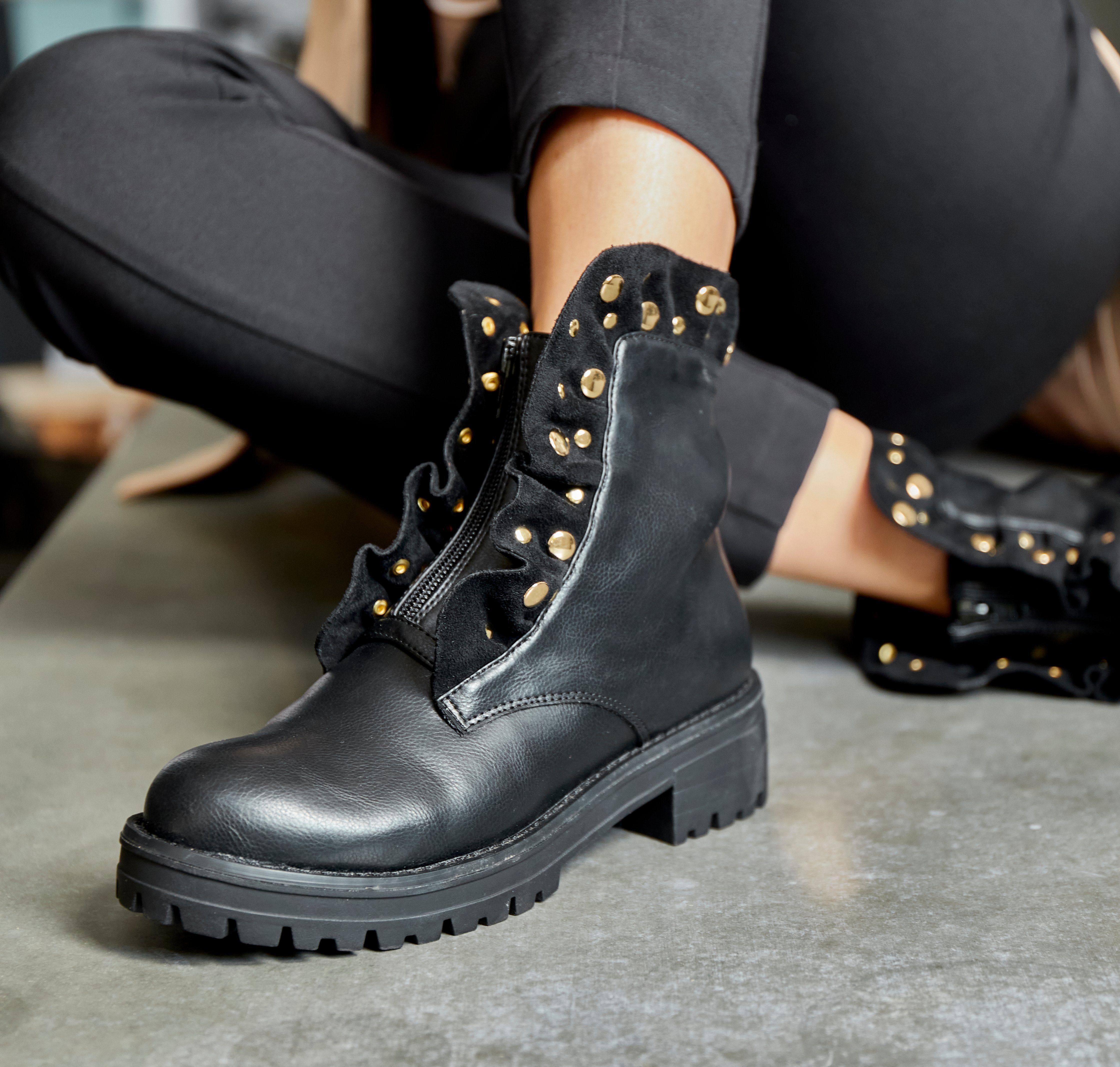 Lascana Laarzen met ritssluiting met glinsterende steentjes en kleine ruches, laarsjes, ankle boots