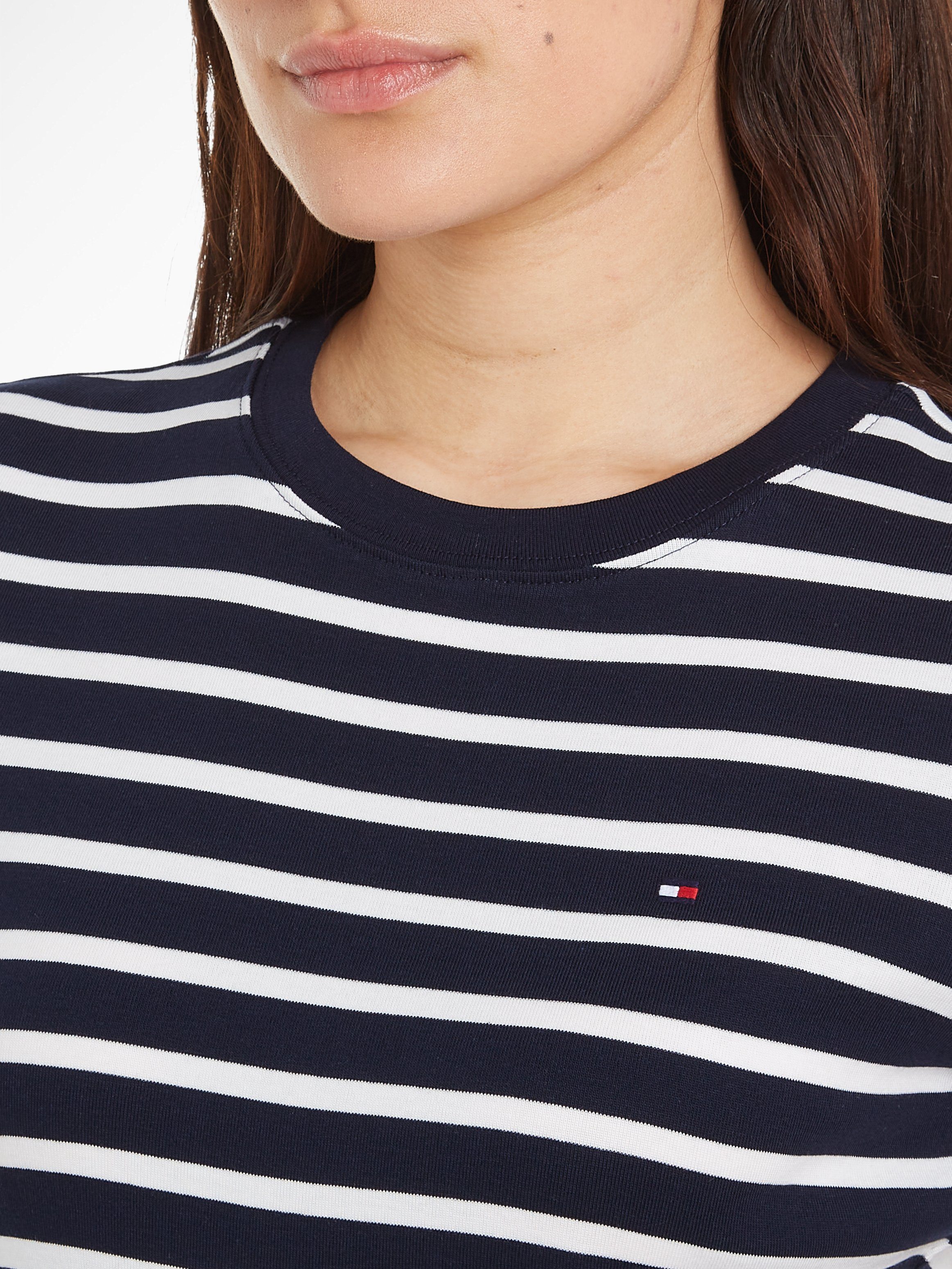 Tommy Hilfiger Shirtjurk NEW CODY STR SLIM SHORT DRS SS met allover streepdessin, logo-vlag
