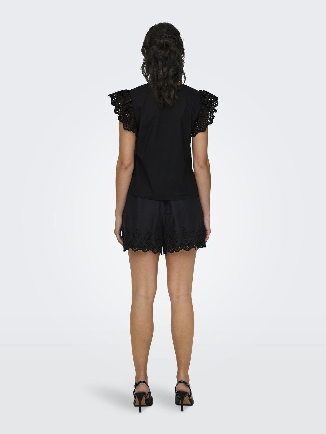 Only Shirt met V-hals ONLLOU EMB S S FRILL TOP PTM