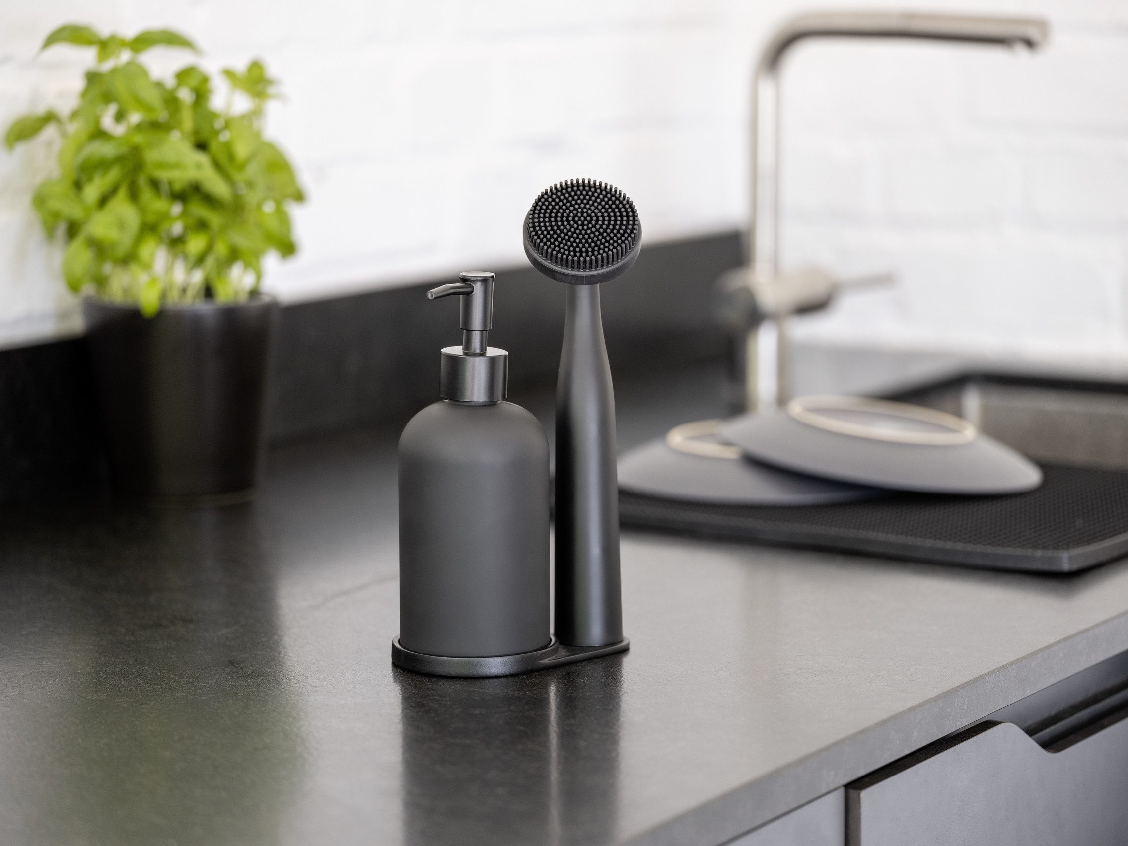 WENKO Dispenser voor afwasmiddel Model Piedo incl. afwasborstel met houder, glas/polyresin (set, 3-delig)