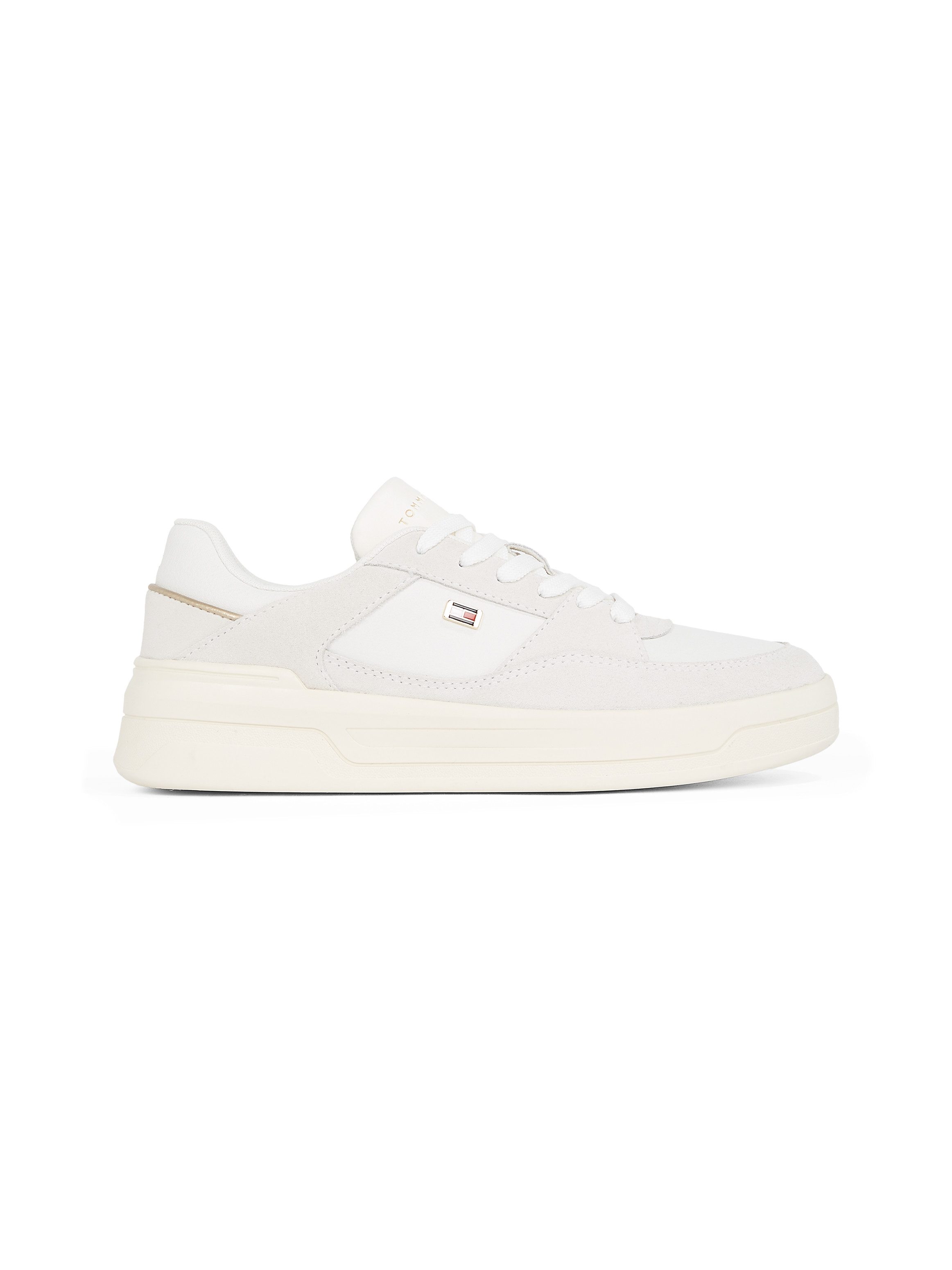 Tommy Hilfiger Plateausneakers ESSENTIAL BASKET SNEAKER , vrijetijdsschoen, lage schoen, veterschoen met logo-embleem