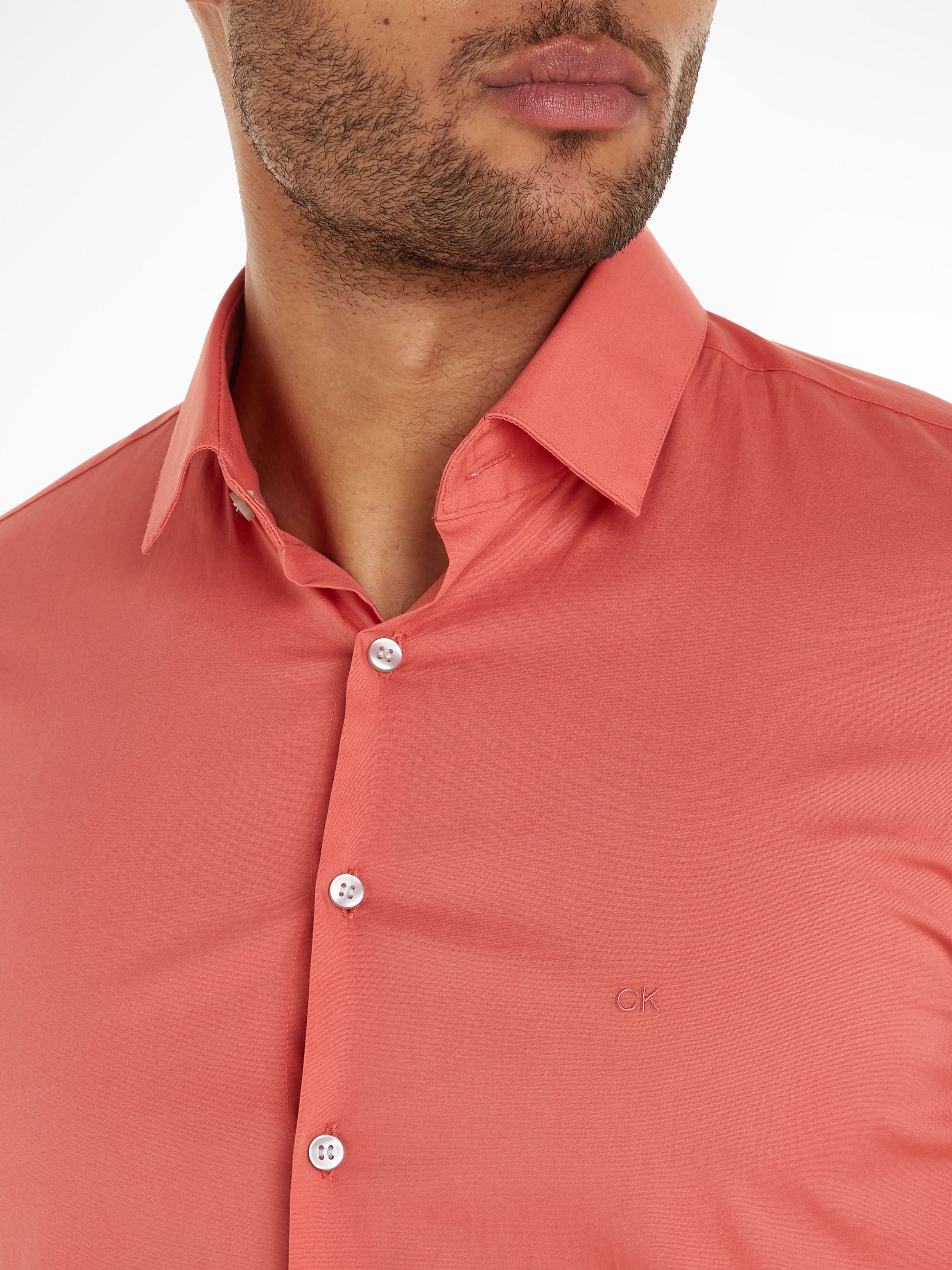Calvin Klein Businessoverhemd POPLIN STRETCH SLIM SHIRT met kent-kraag logoprint op borsthoogte