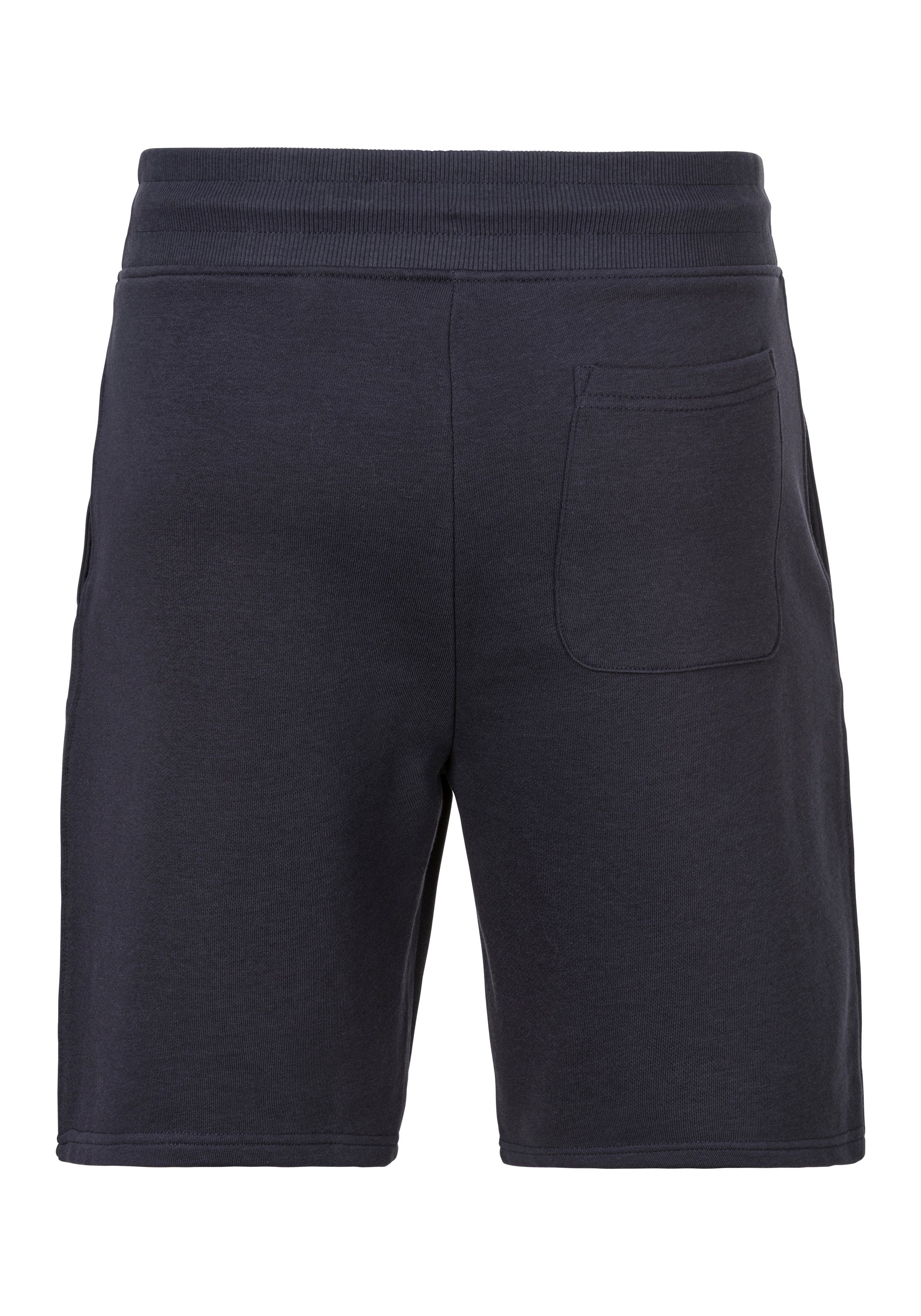 Gant Sweatshort REG SHIELD SWEAT SHORTS met een kleine logo-borduur onder de insteekzak