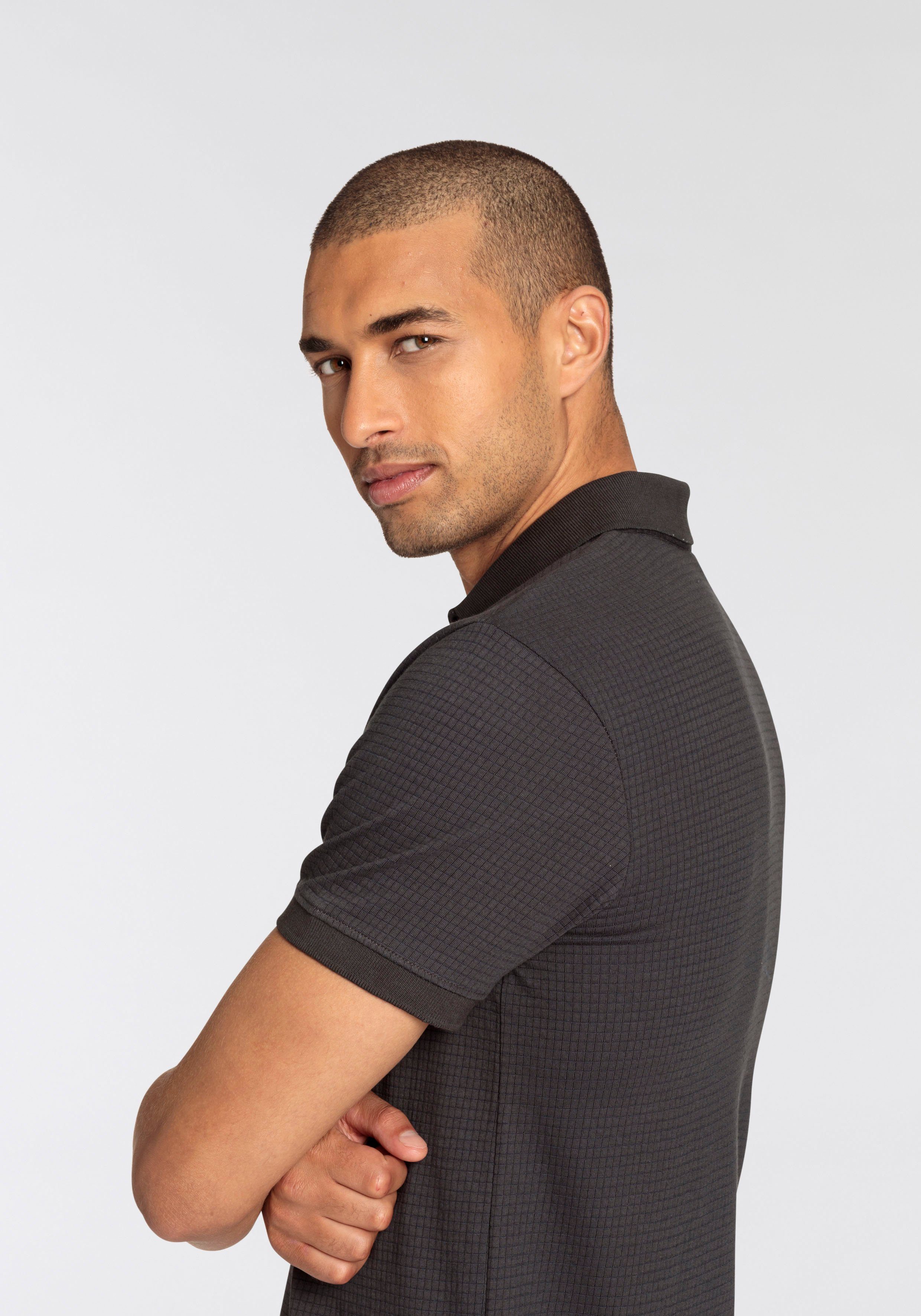 Bruno Banani Poloshirt met bijzondere materiaalsstructuur