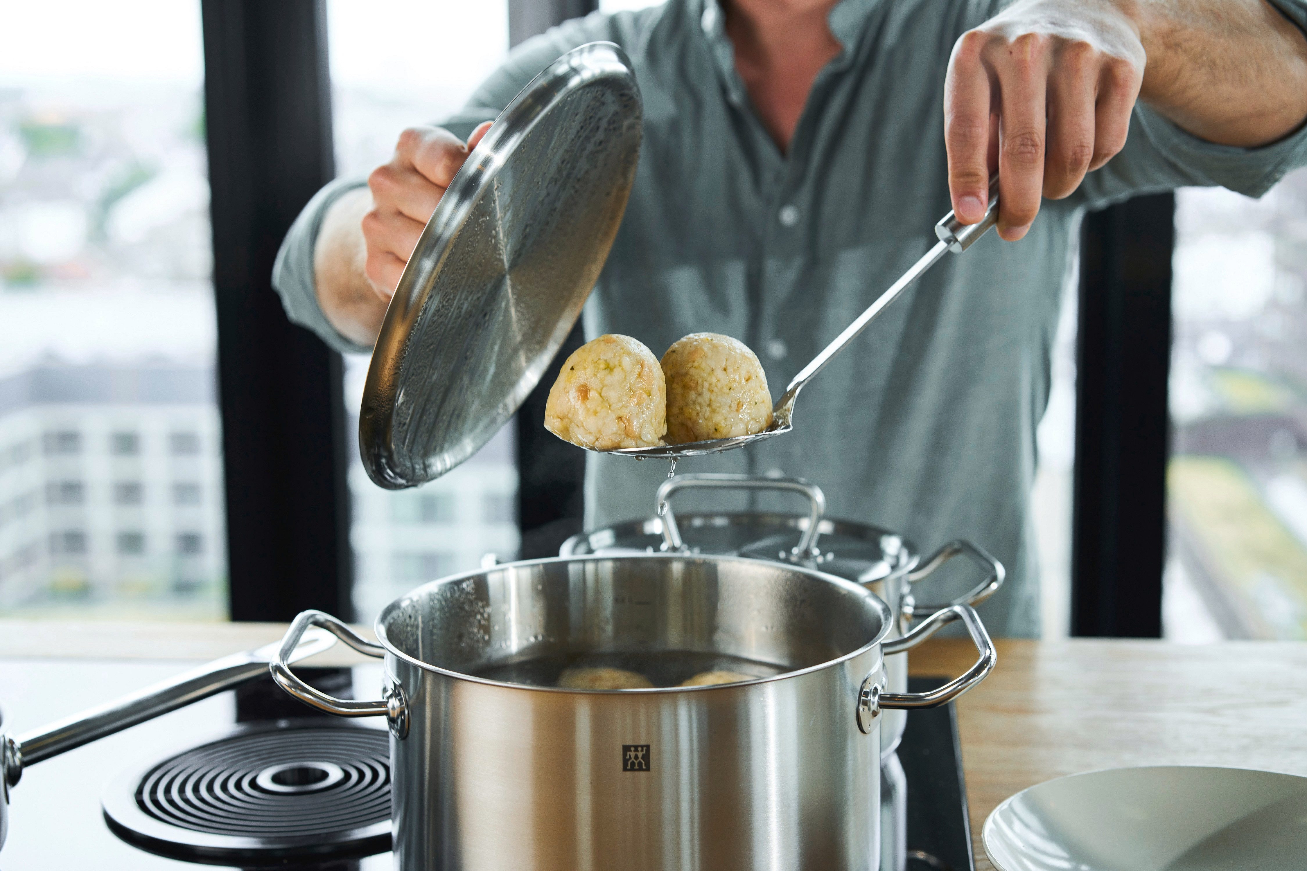 Zwilling Pannenset Classic Sandwichbodem, zeer goede warmteverdeling, stay-cool handgrepen (set)