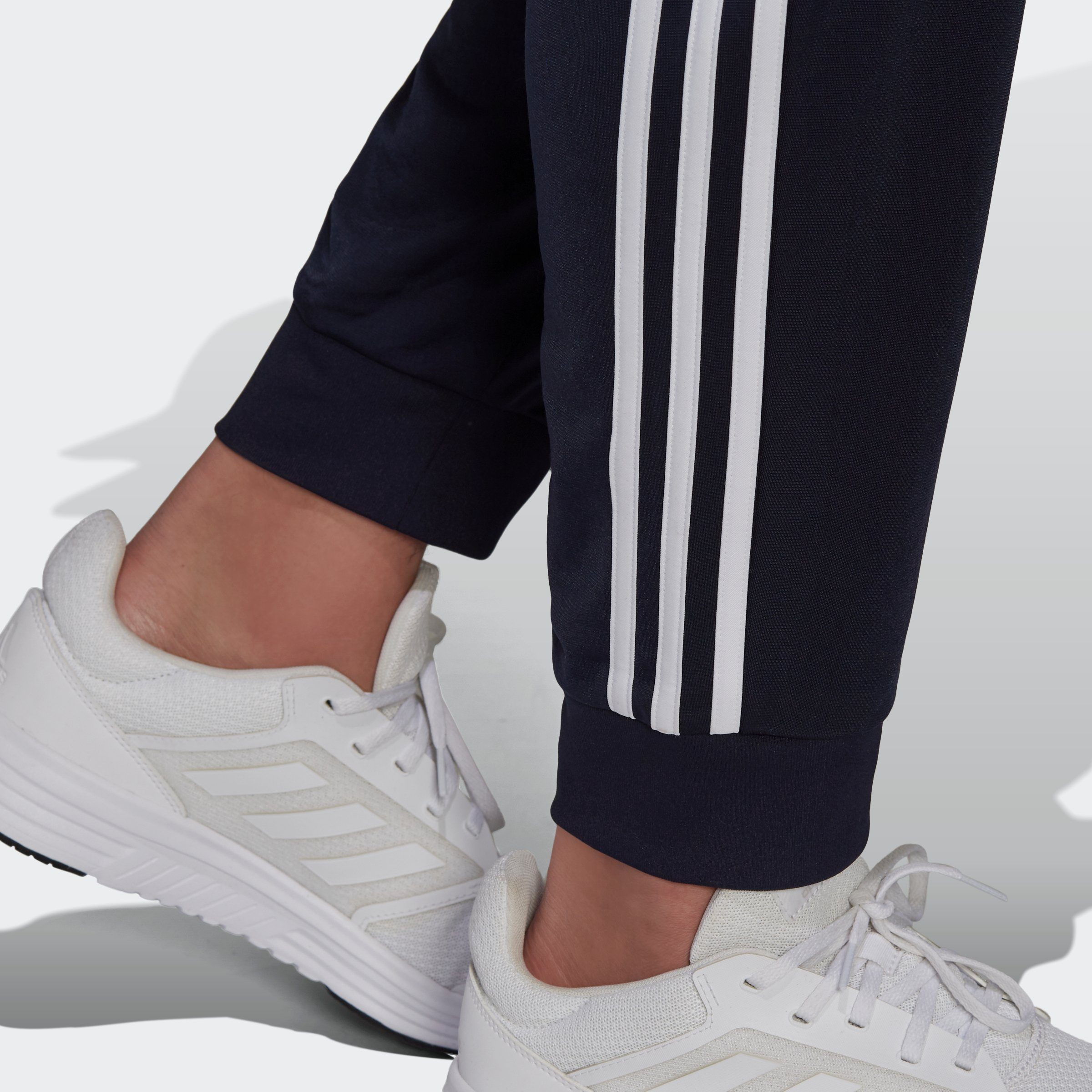 adidas Sportswear Sportbroek PRIMEGREEN essentials WARMUP tapered 3-strepen (1-delig)
