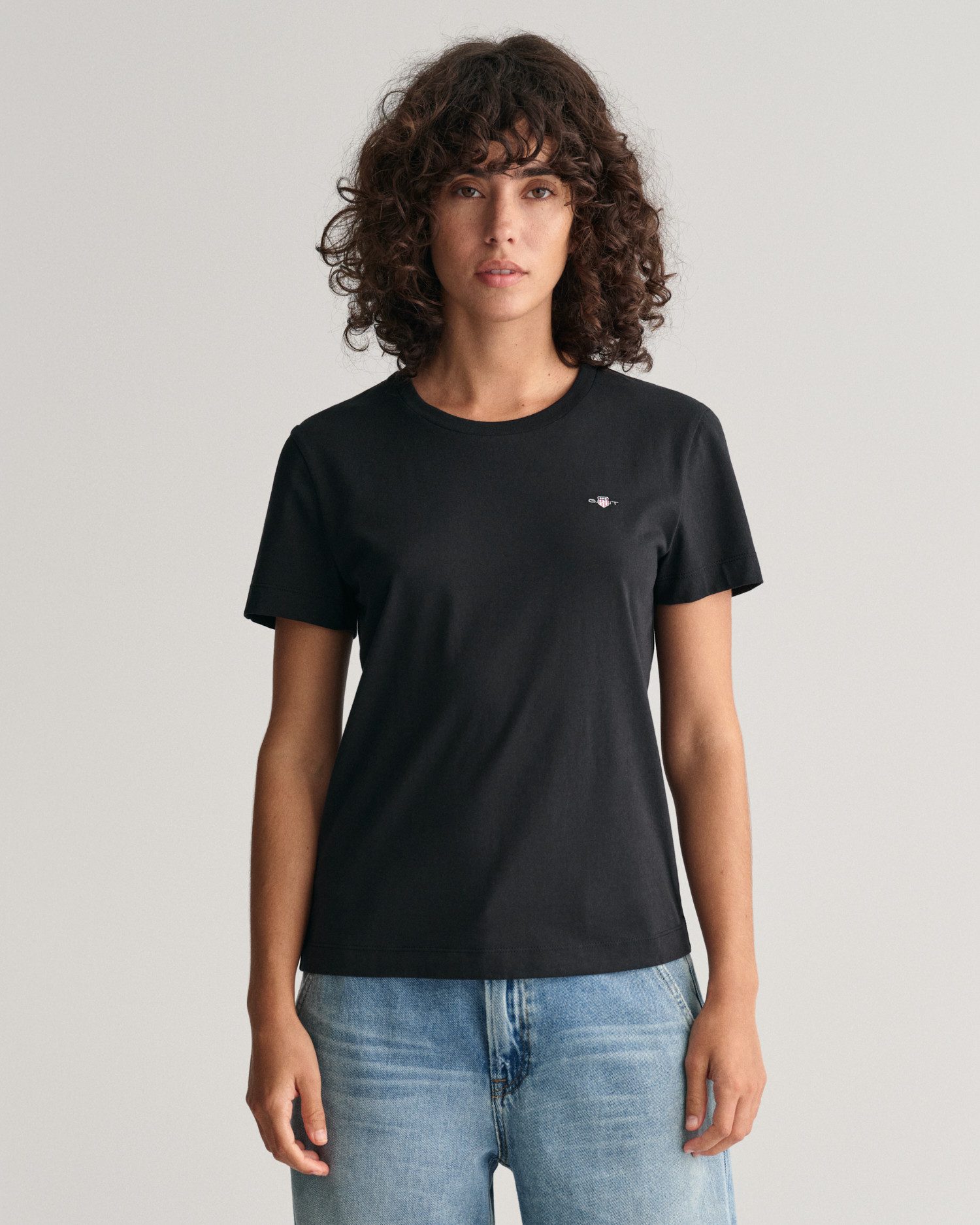 Gant T-shirt REG SHIELD KA T-SHIRT met een klein geborduurd wapenschild op de borst