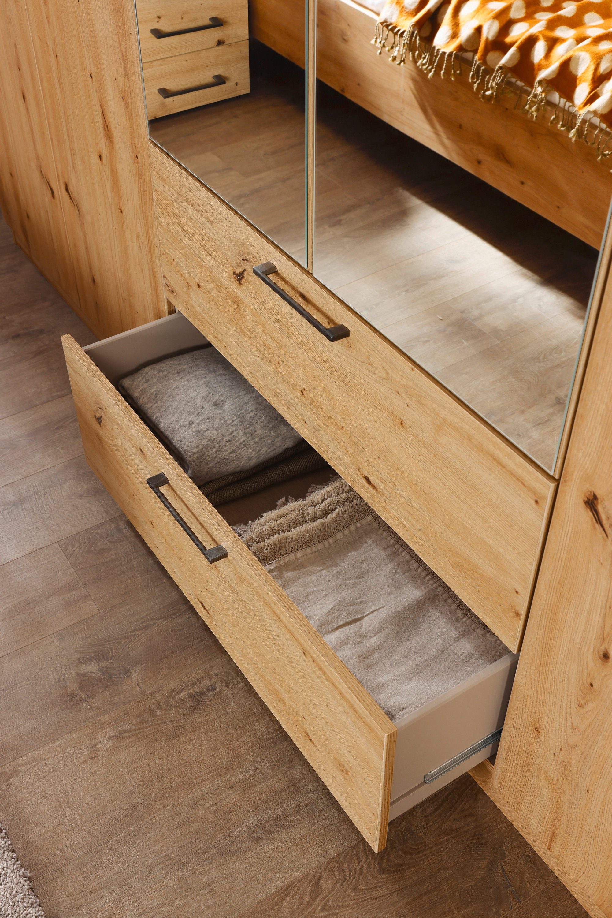 Slaapkamerserie Compleet slaapkamer Challenger (Set van 4 delen) Kast 2 breedtes, bed 3 breedtes, 2 nachttafels MADE IN GERMANY