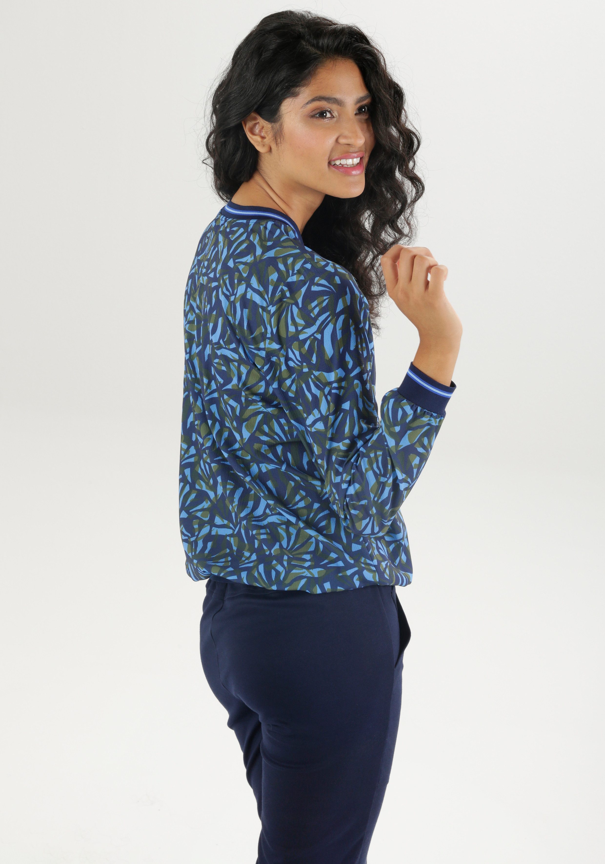 Aniston SELECTED Shirtblouse met opwindende print en casual pasvorm