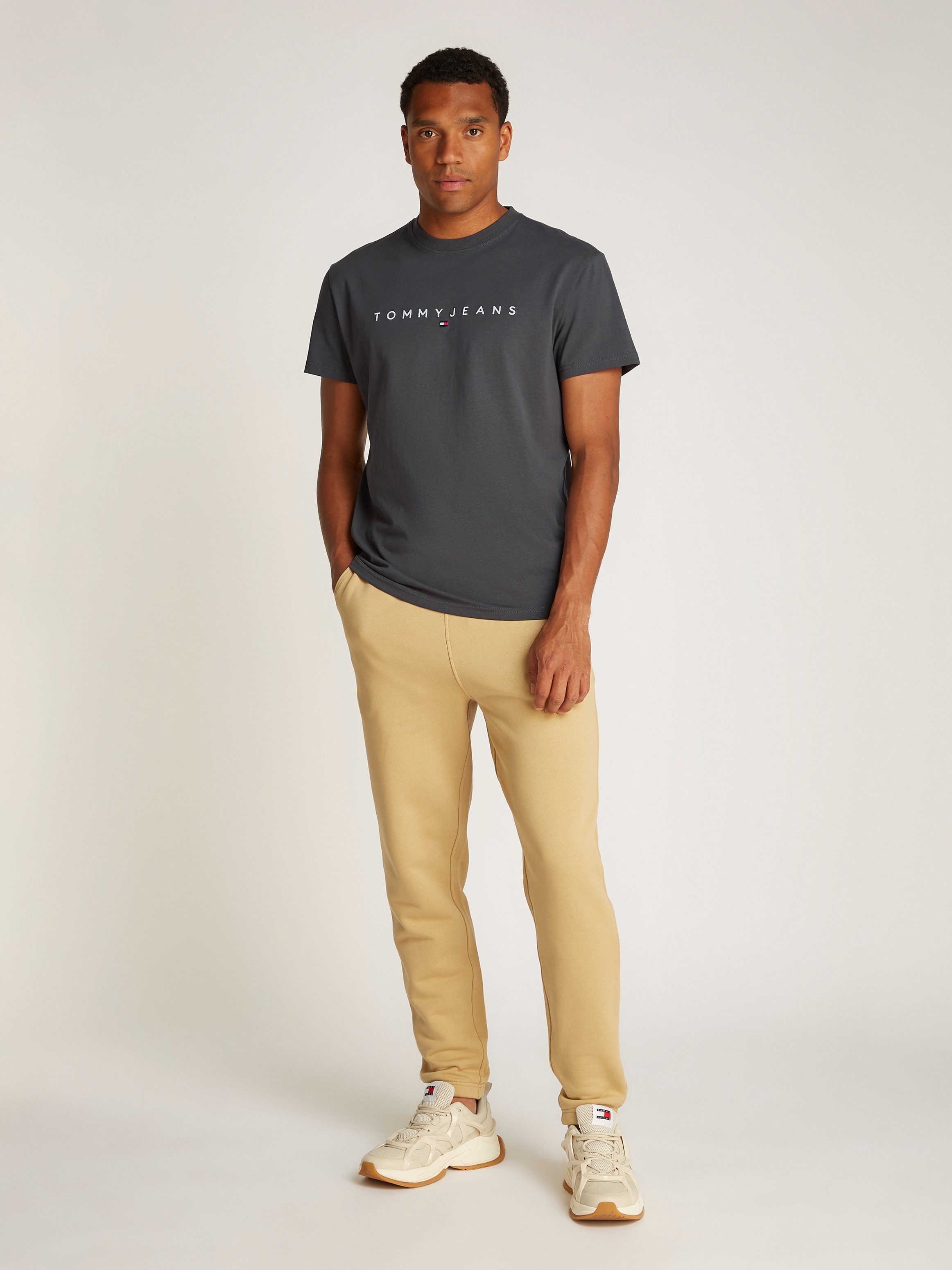 Tommy Jeans Plus Shirt met ronde hals TJM REG LINEAR LOGO TEE EXT in grote maten, logoprint en borduring