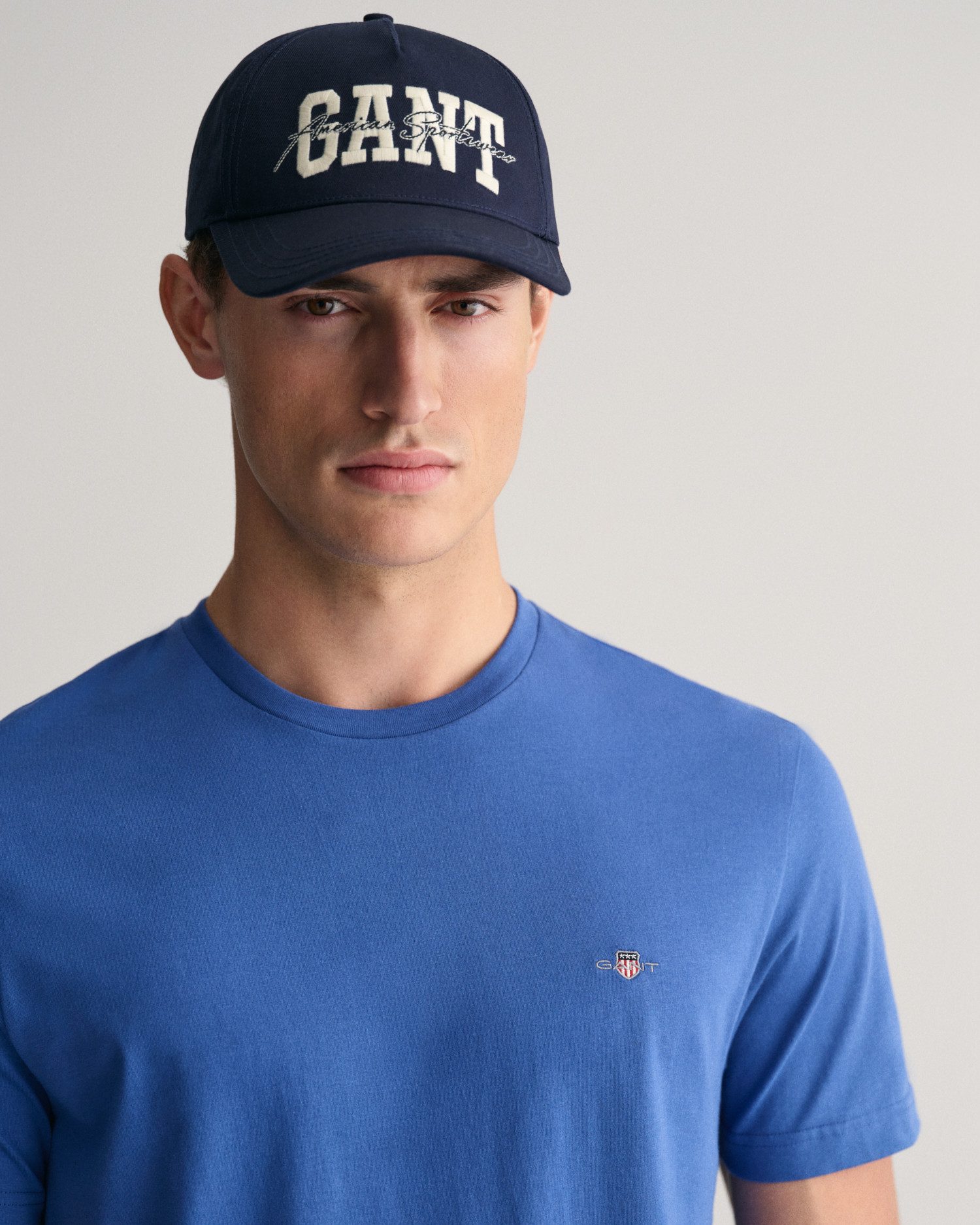 Gant T-shirt REG SHIELD SS T-SHIRT met logoborduursel op borsthoogte