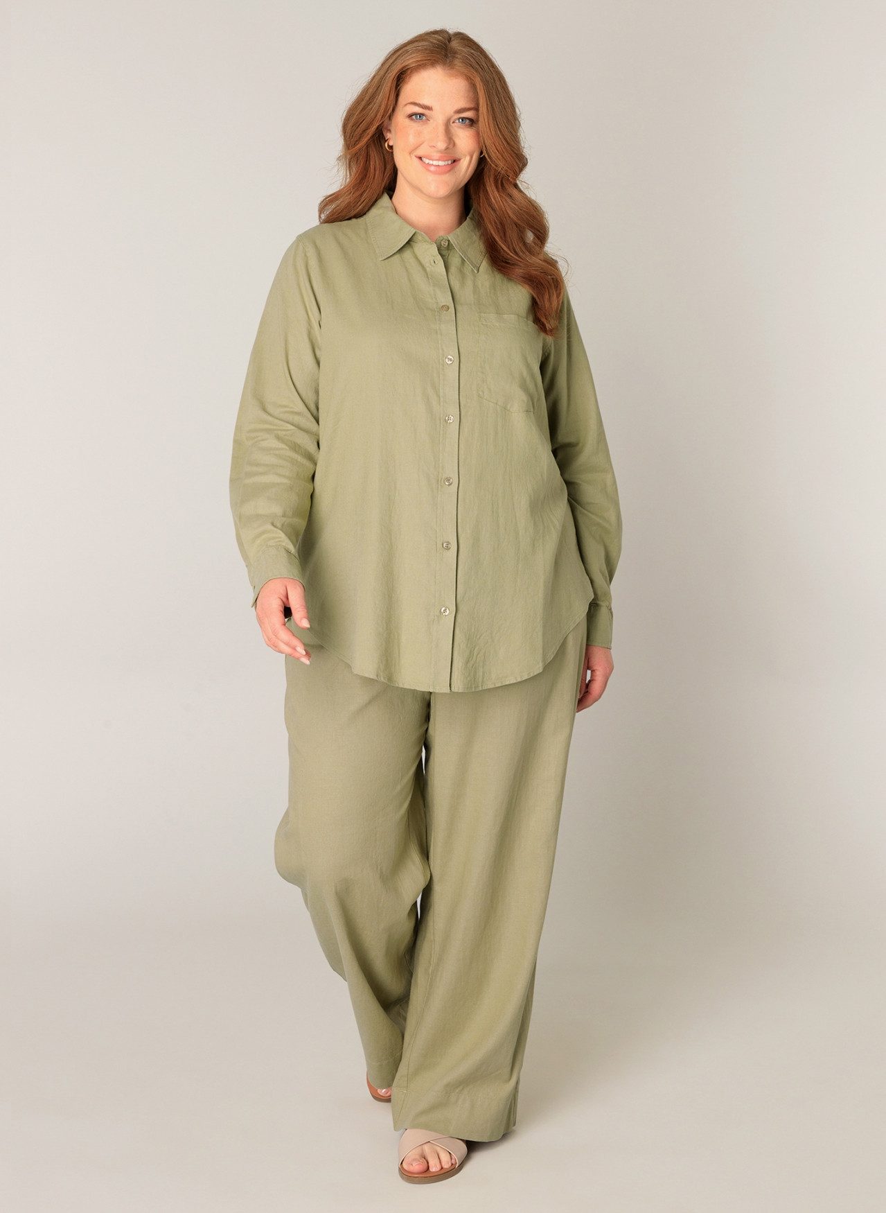 Base Level Curvy Blouse met lange mouwen Yaella