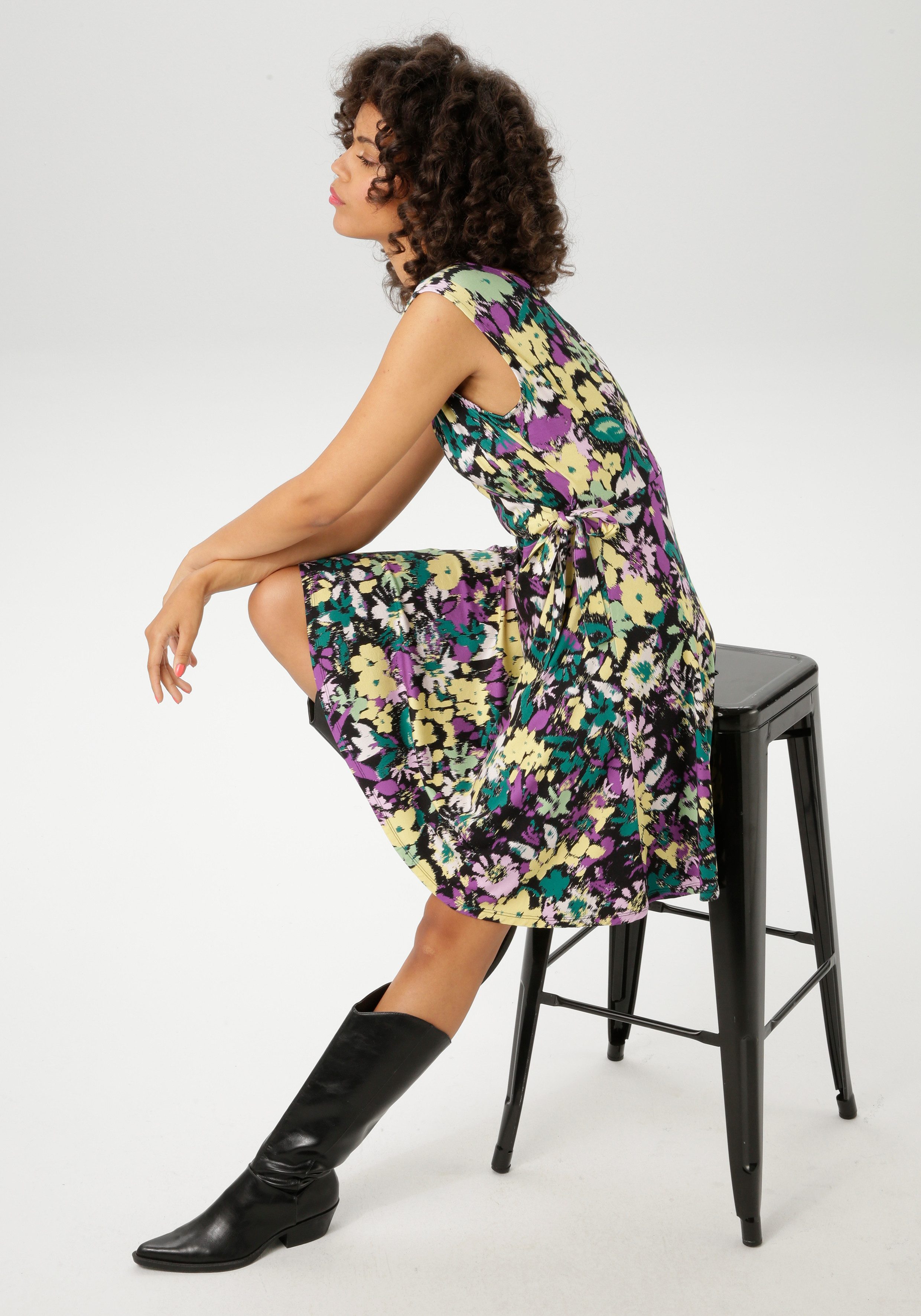 Aniston CASUAL Zomerjurk met schilderachtig bloesemprint - elk stuk is uniek - nieuwe collectie