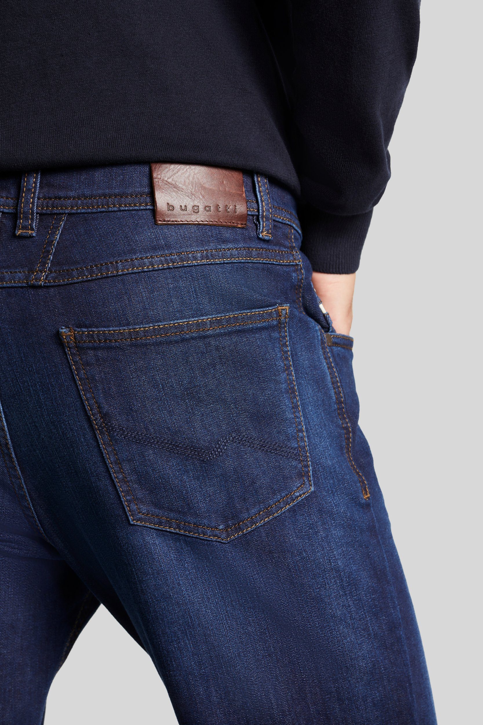 Bugatti 5-pocket jeans met een lichte used-look