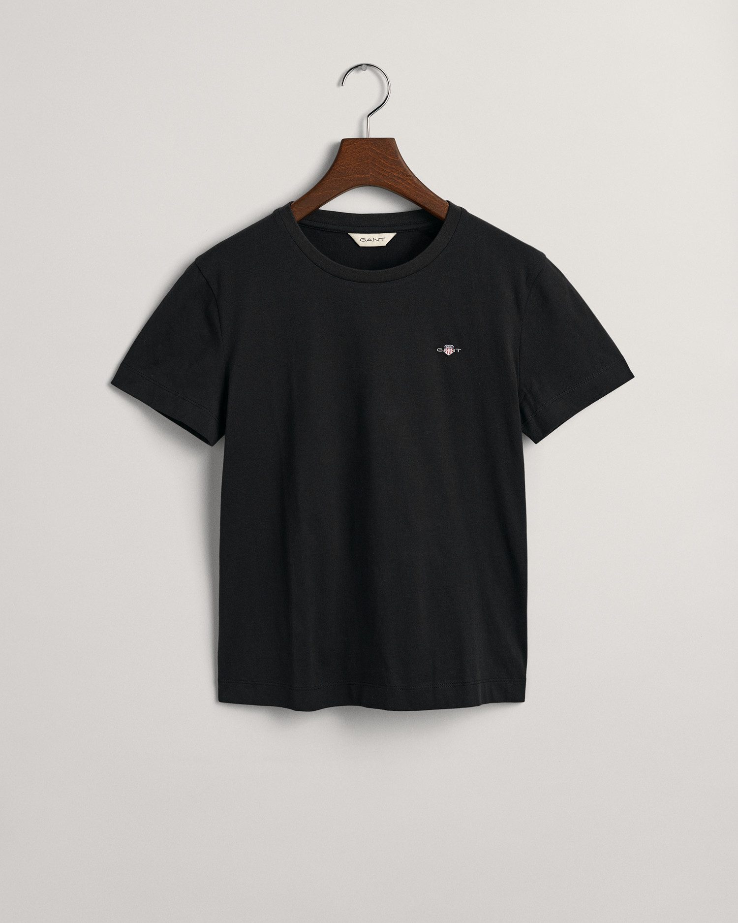 Gant T-shirt REG SHIELD KA T-SHIRT met een klein geborduurd wapenschild op de borst