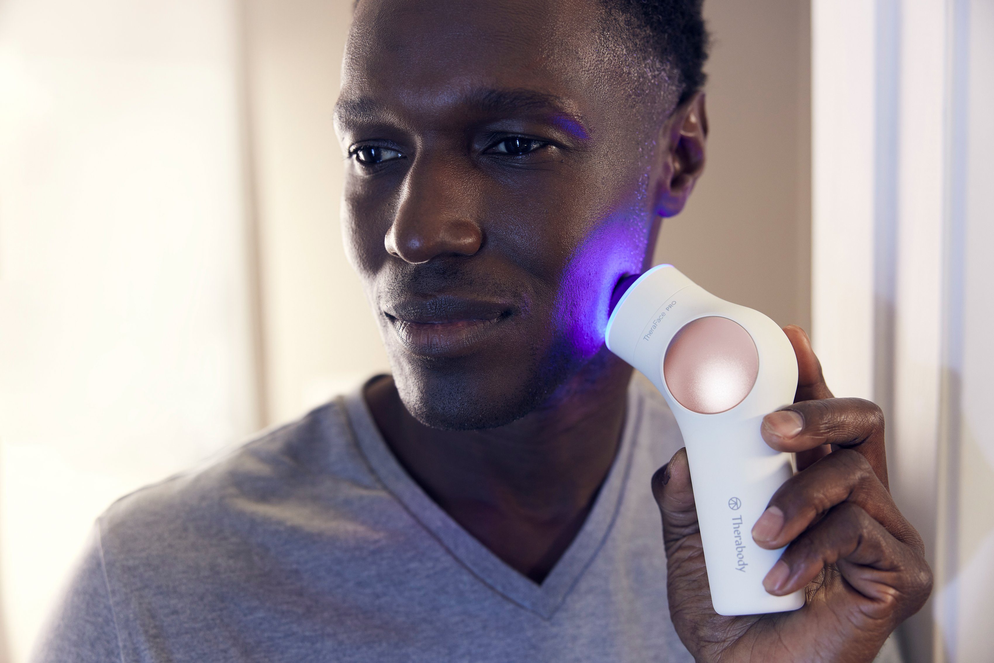 Therabody Gezichtsmassage apparaat TheraFace PRO, prijswinnend all-in-one apparaat voor huidverzorging
