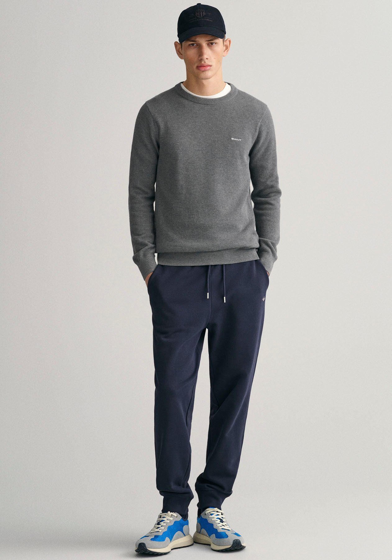 Gant Sweatbroek REG SHIELD SWEATPANTS met logo-borduurwerk onder de boord
