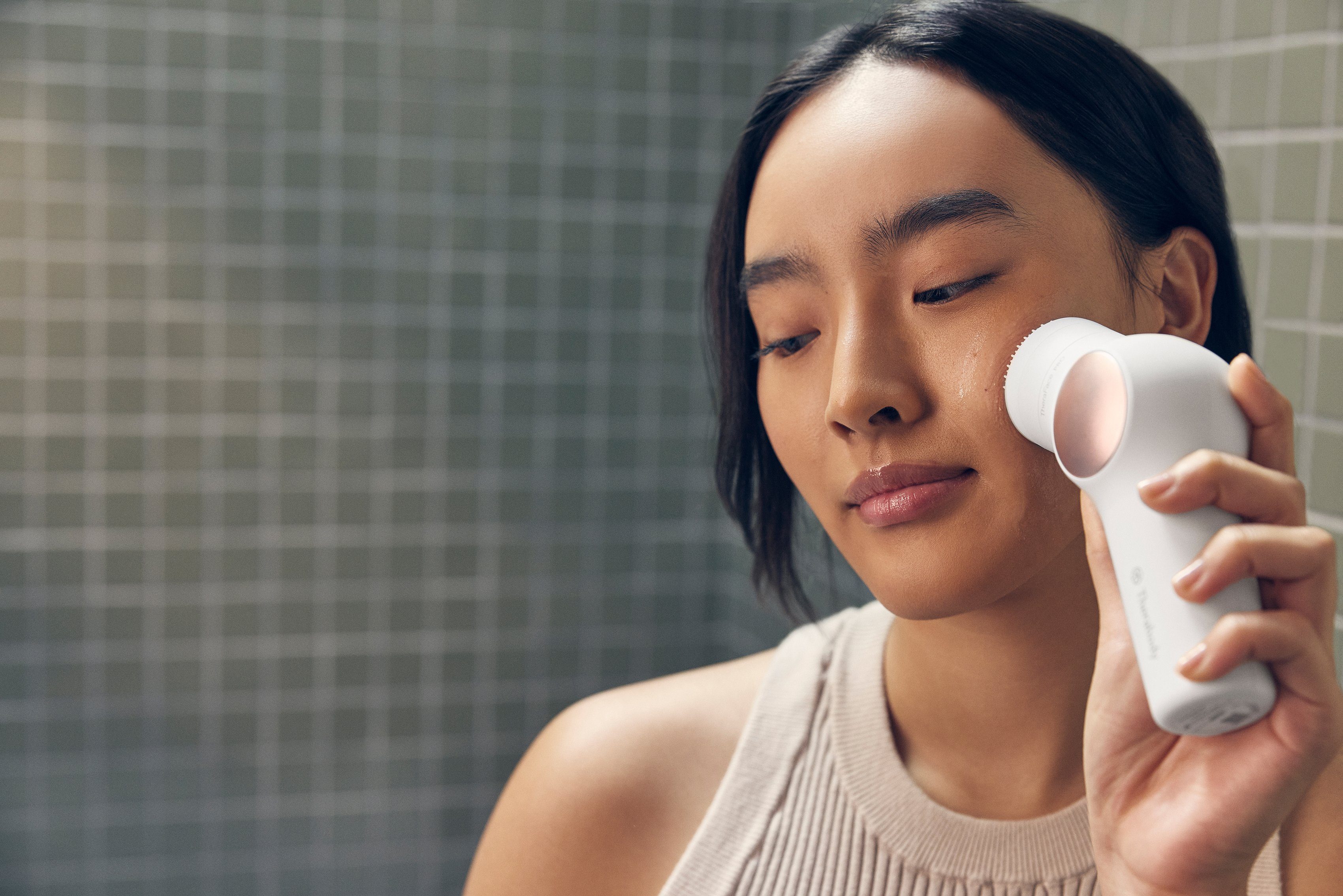 Therabody Gezichtsmassage apparaat TheraFace PRO, prijswinnend all-in-one apparaat voor huidverzorging
